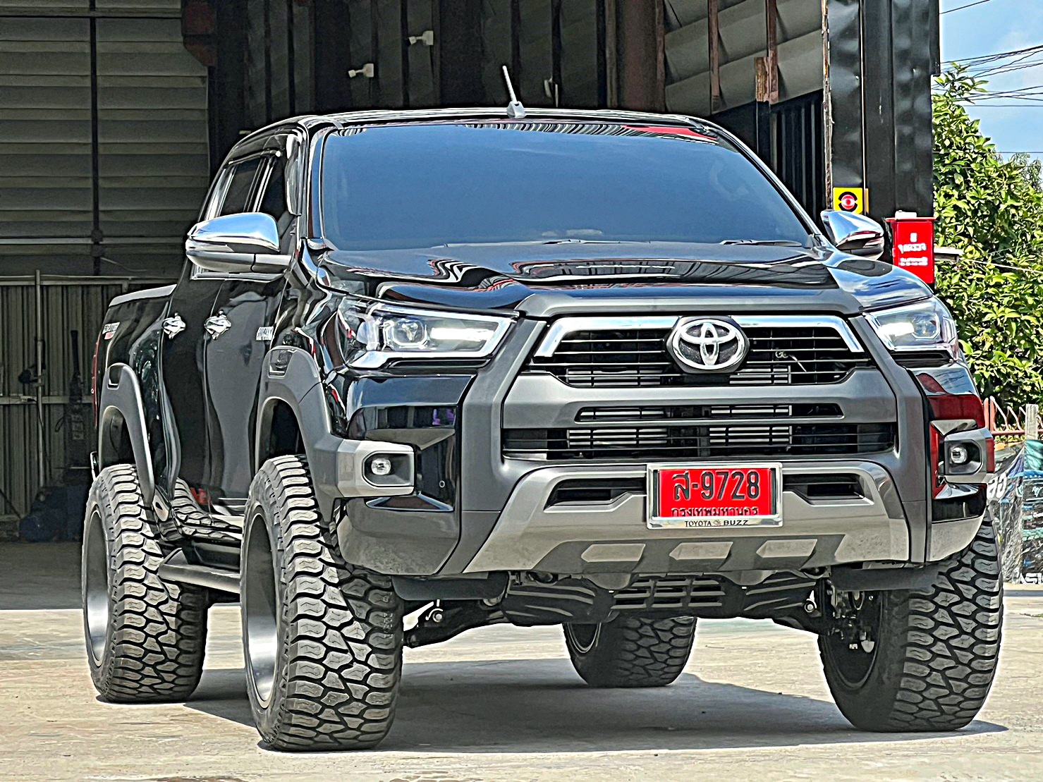 TOYOTA REVO แต่งทรงเมกาที่ STEP9