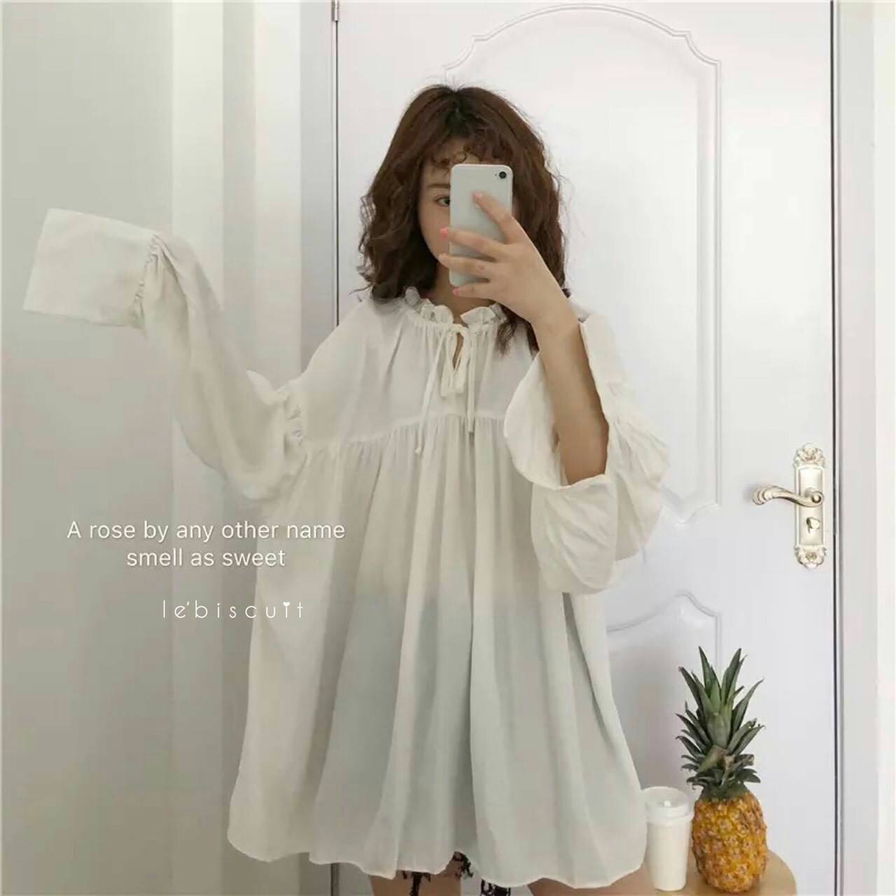 เสื้อแขนยาวสีขาว สุดน่ารัก