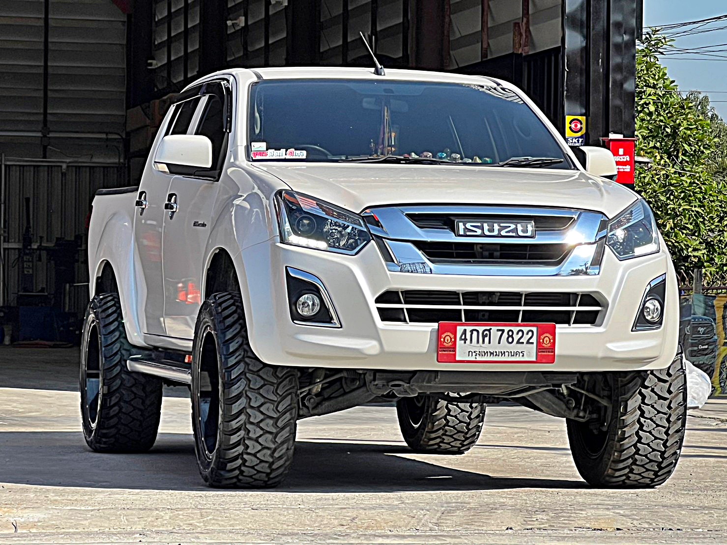 D-MAX แต่งทรงเมกาที่ STEP9