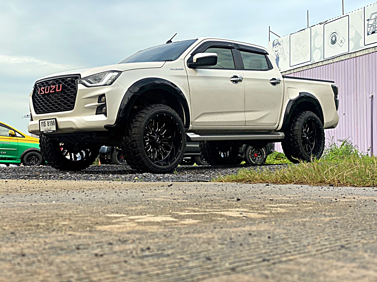 D-MAX ทรงเมกา มาไกลจากปราจีนบุรี