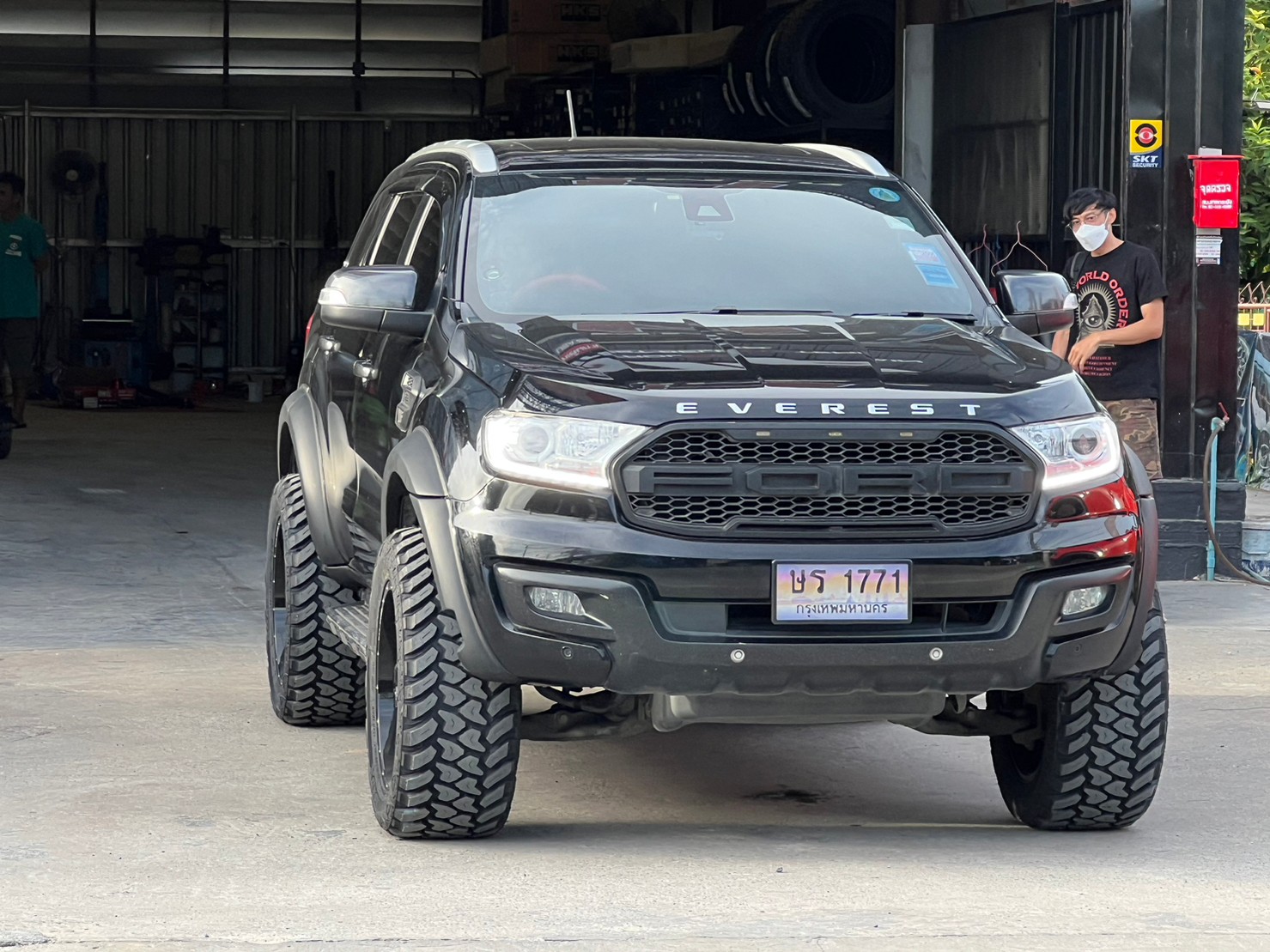 FORD EVEREST จองคิวมาจาก นนทบุรี ✔️คันนี้ยกแบบโช๊คเดิม จบด้วยงบ 93,000