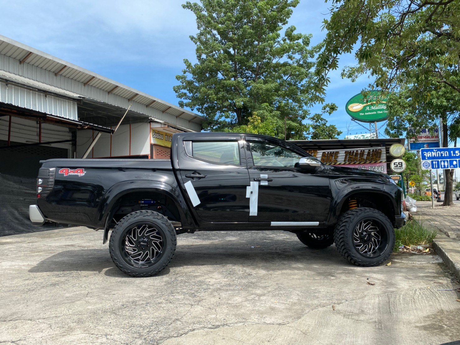 TRITON ป้ายแดงจัดทรงเมกาที่ STEP9