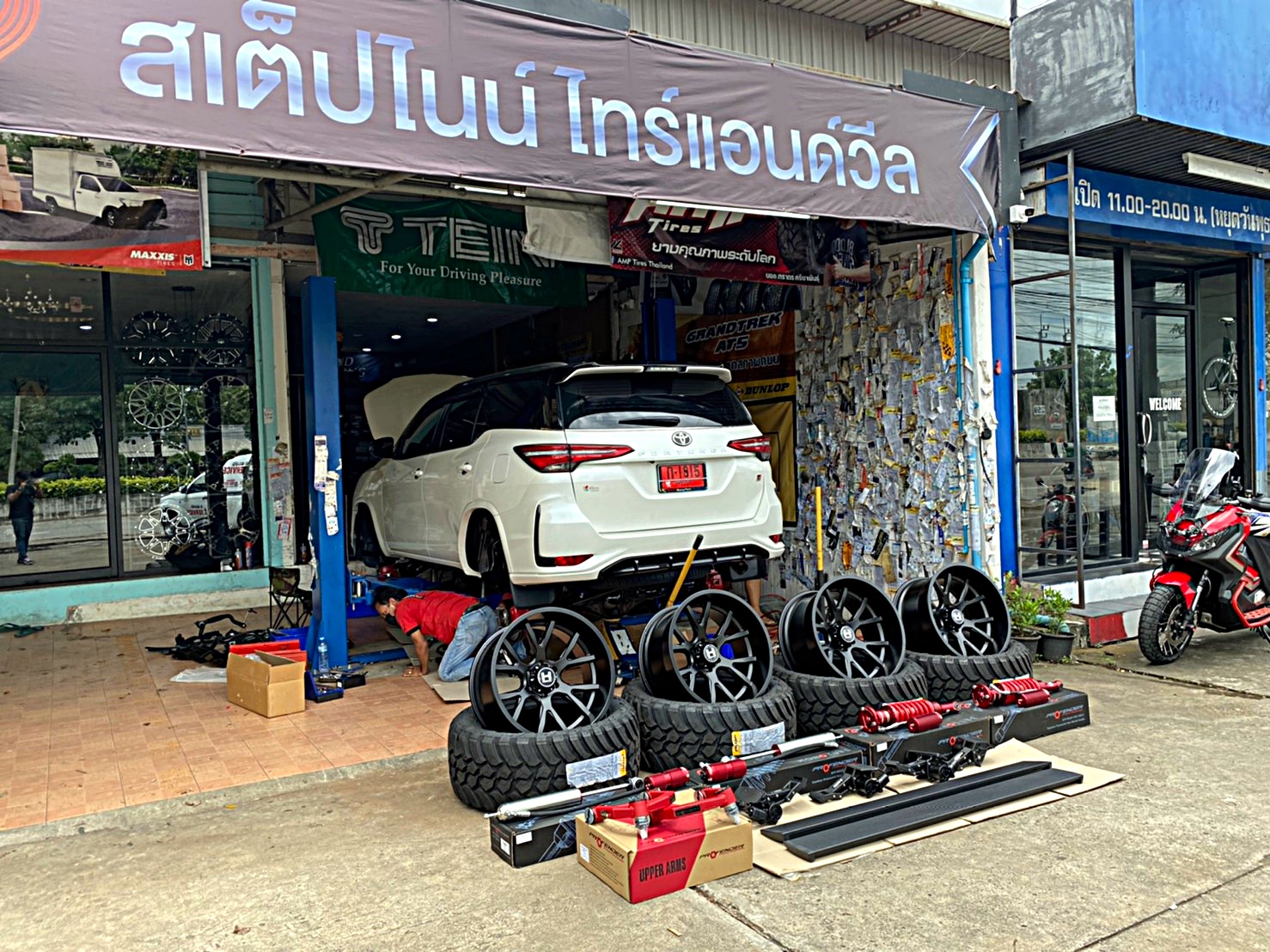 TOYOTA FORTUNER GRSPORT จัดทรงเมกาคันแรกในไทย ที่ STEP9