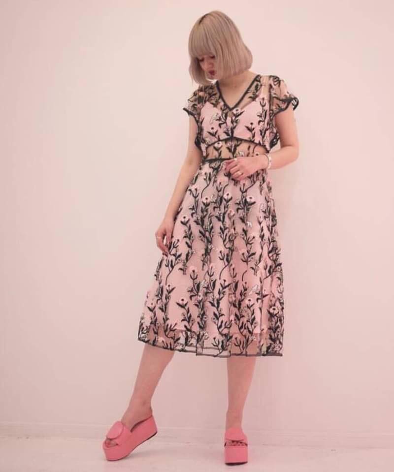 Dress แขนระบายคอV เนื้อผ้าซีทรูปักดอก