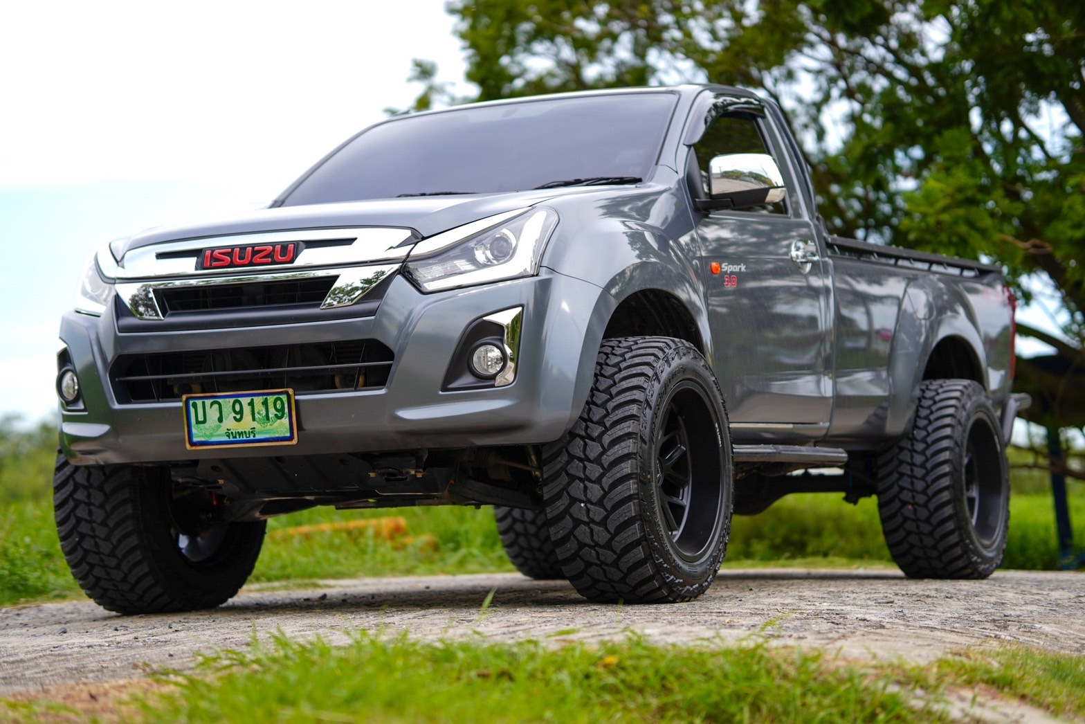 D-MAX หัวเดียว จันทบุรี งบ2แสน แต่งทรงเมกาที่ STEP9