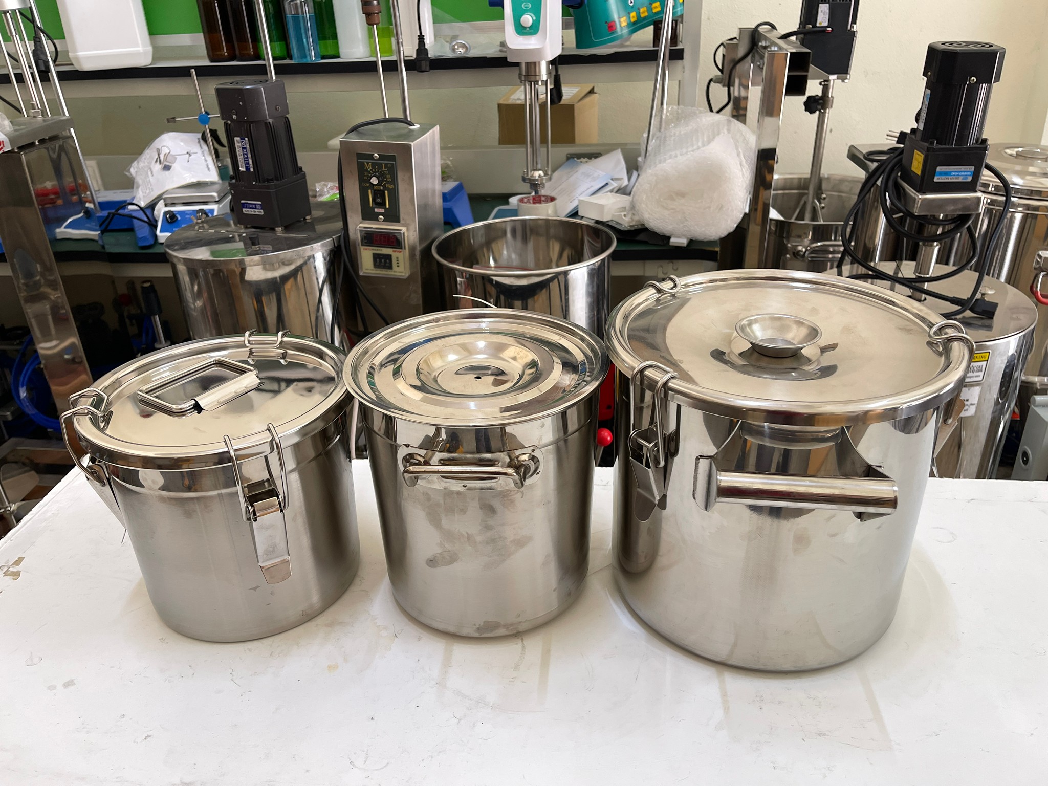 หม้อ-ถังสแตนเลสพร้อมฝาปิดมีหูหิ้ว (หม้อเกรด 304 +ฝาเกรด201)