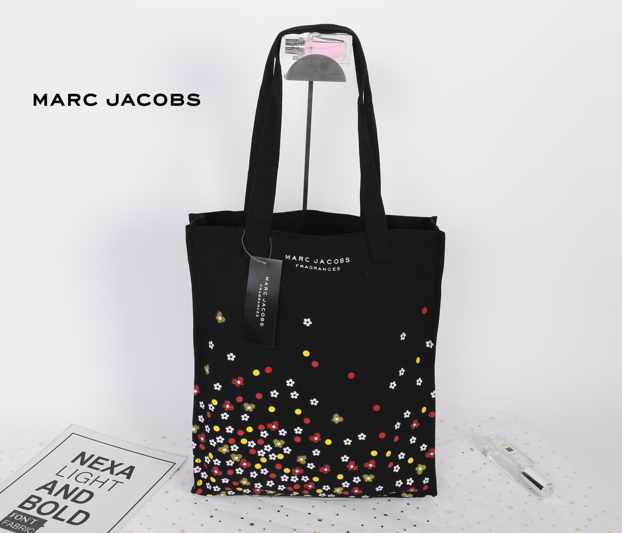 กระเป๋าผ้า canvas ลายดอกไม้ MARC JACOBS