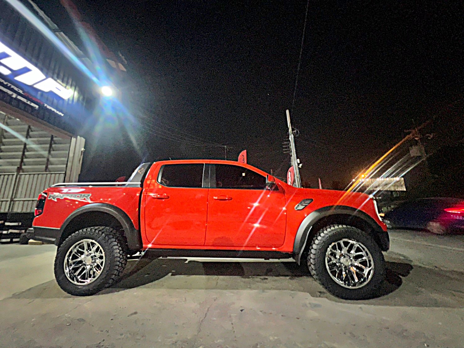 FORD-RAPTOR-V6_จองคิวมาจากชลบุรี HOSTILE สีโครเมี่ยม