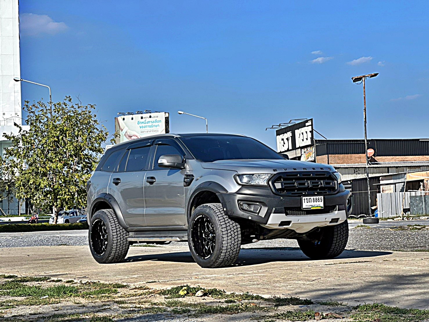 FORD EVEREST ทรงเมกา ล้อ FORCE ที่ STEP9