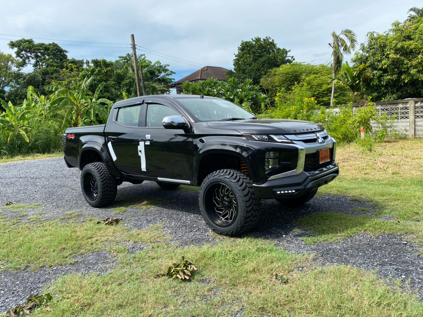 TRITON ป้ายแดงจัดทรงเมกาที่ STEP9