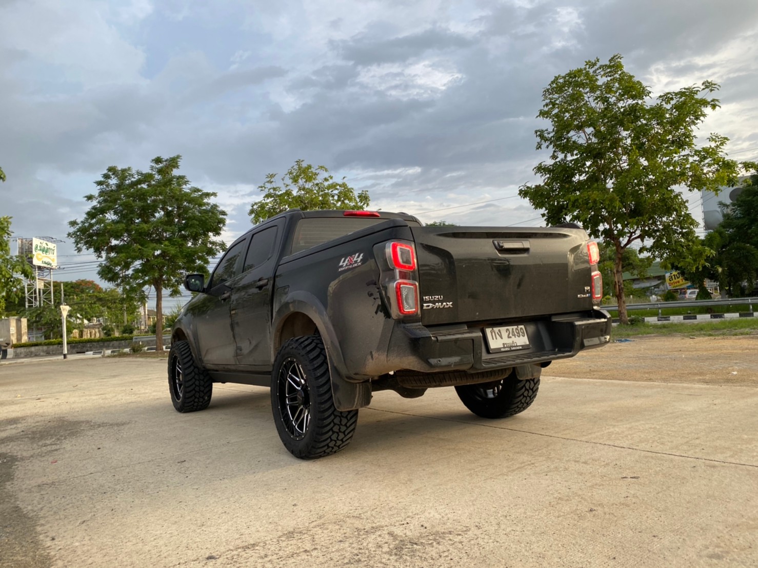 DMAX ขับมาจากสระแก้ว จัดทรงเมกาที่STEP9