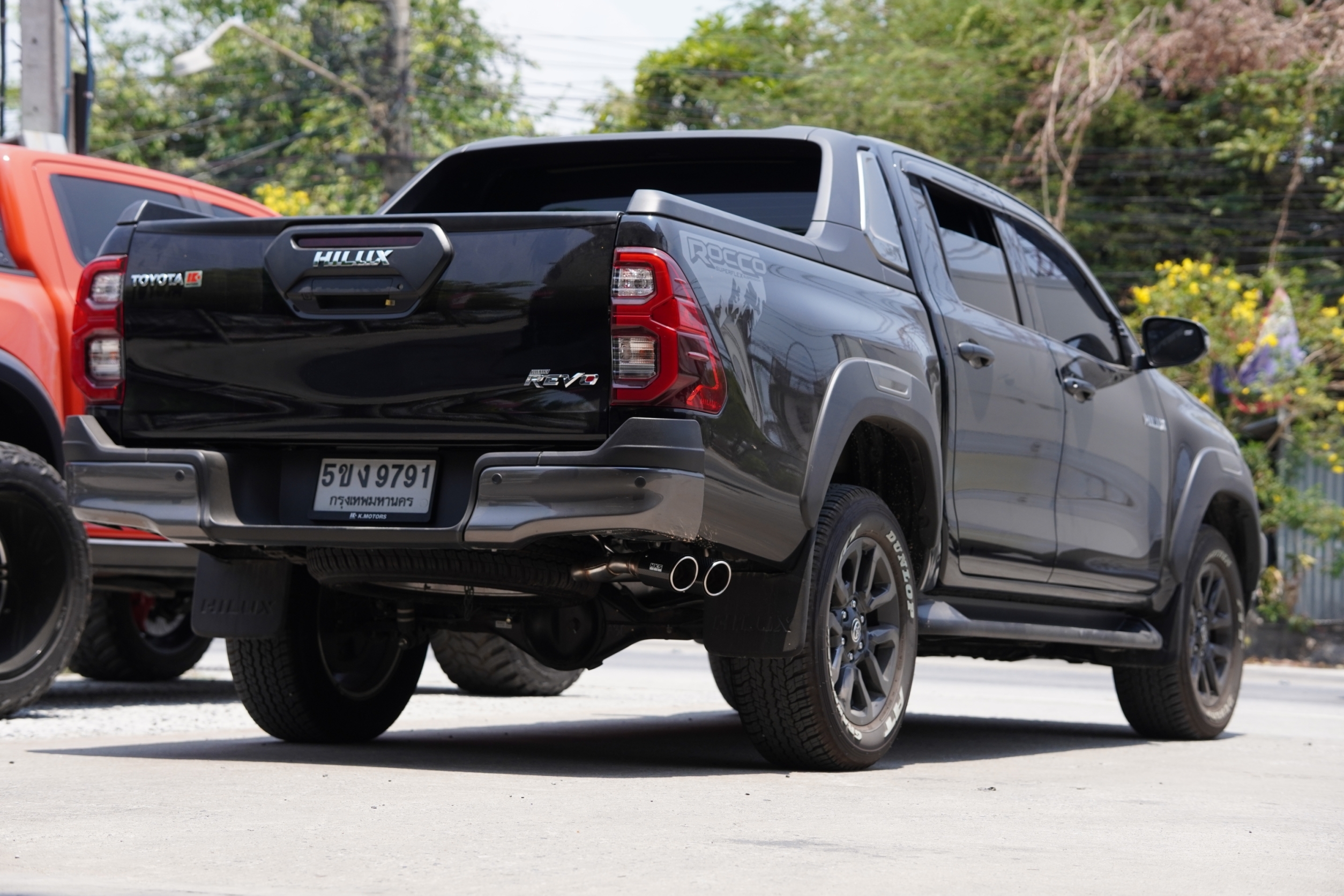 ท่อ HKS ปลายคู่ออกข้าง ใส่ REVO ของแท้ที่ STEP9