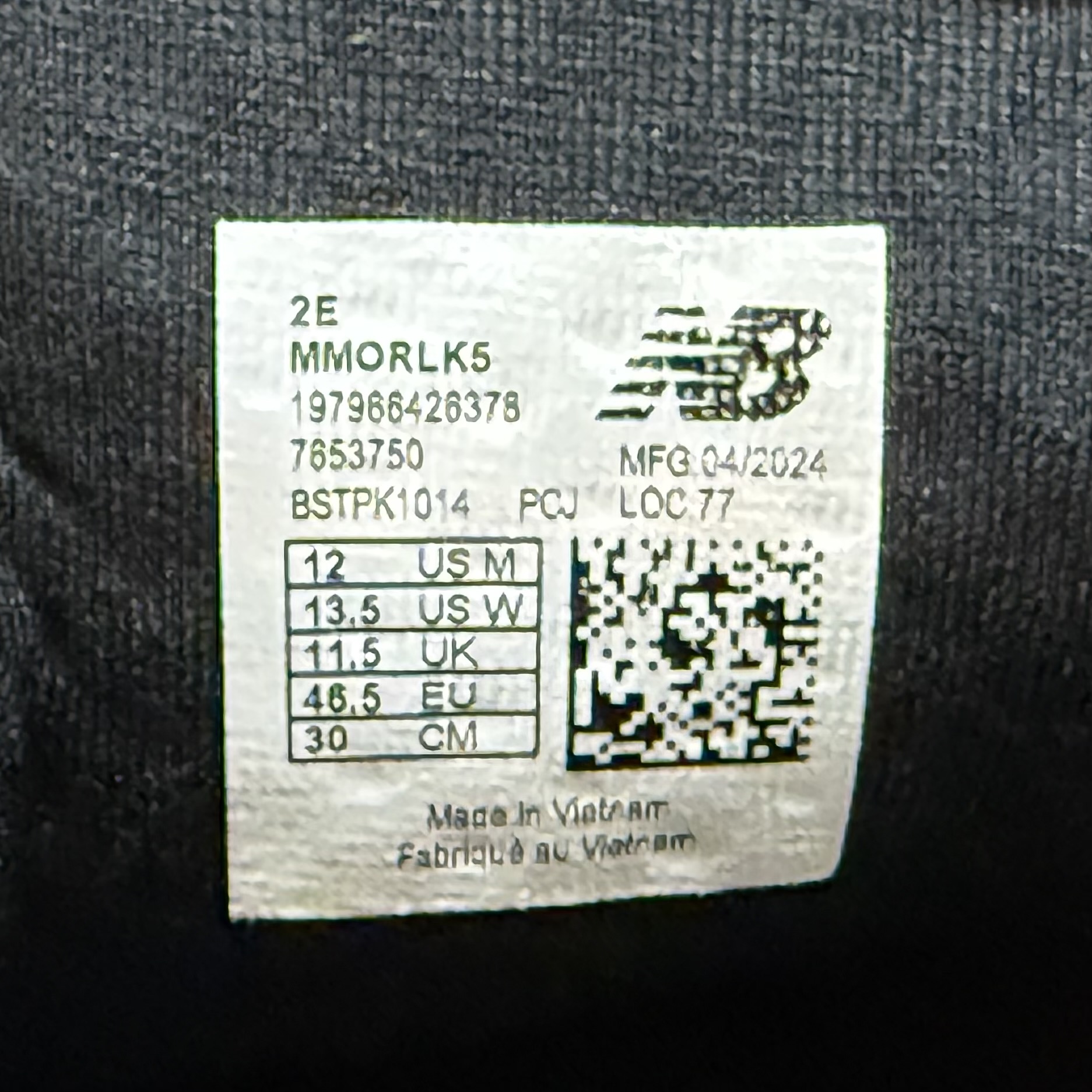 รองเท้าวิ่ง New Balance Fresh Foam X More V5 ‘BLACK’ #มือ2 (M12US)