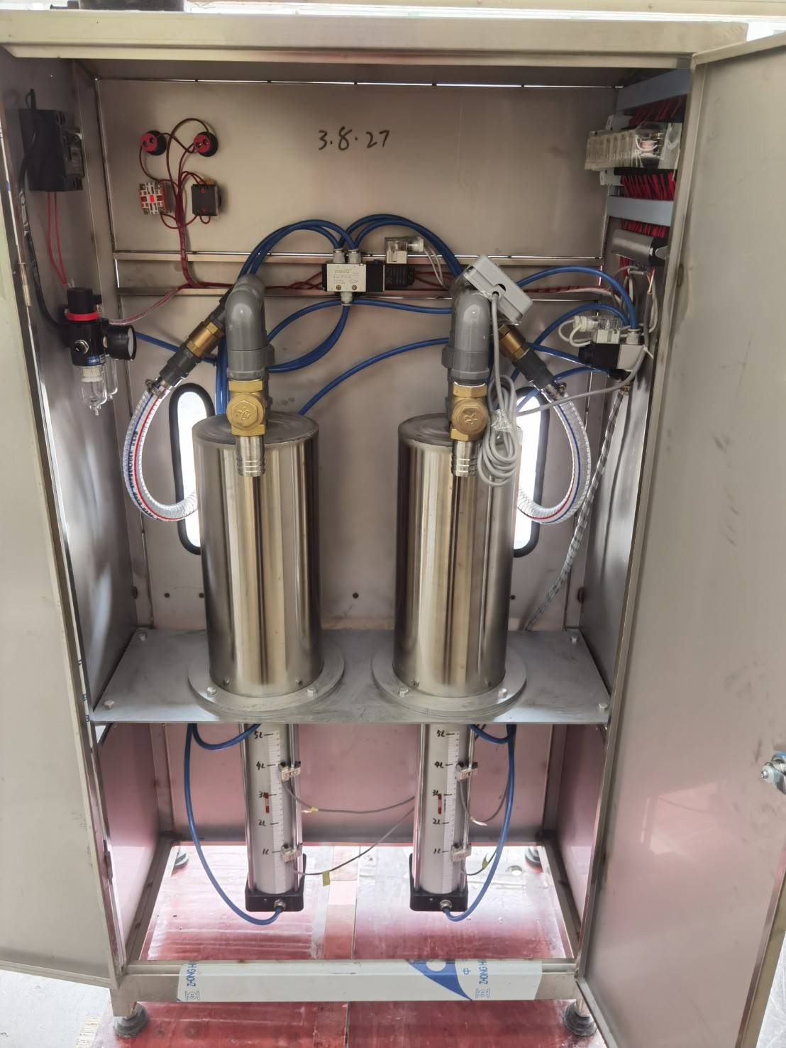 15424 เครื่องบรรจุของเหลวกึ่งอัตโนมัติ ขนาด 100-5000ml สองหัว รุ่น GYJ-2