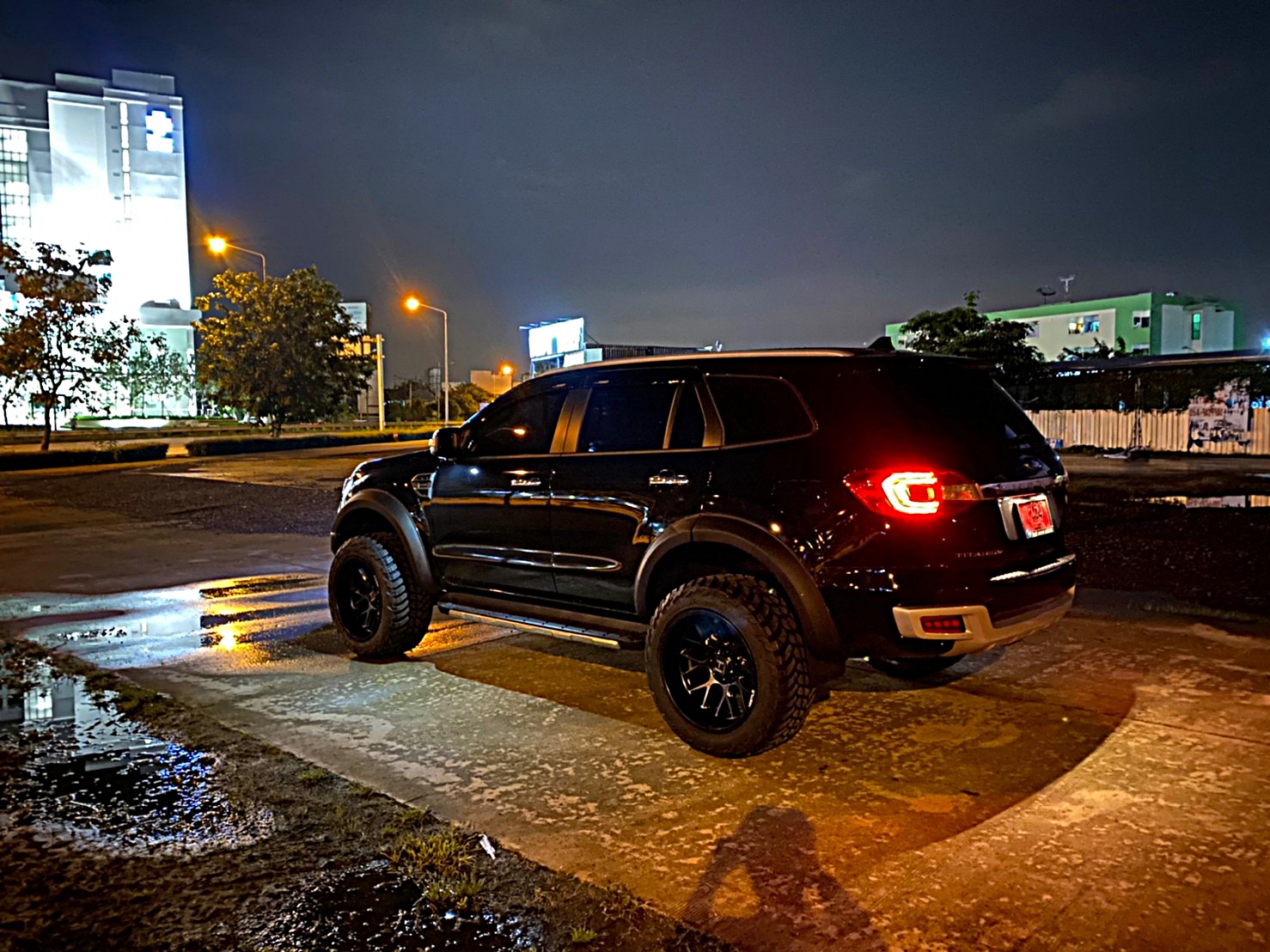 FORD EVEREST ทรงเมกา ล้อ HOSTILE H120 โคตรหล่อ