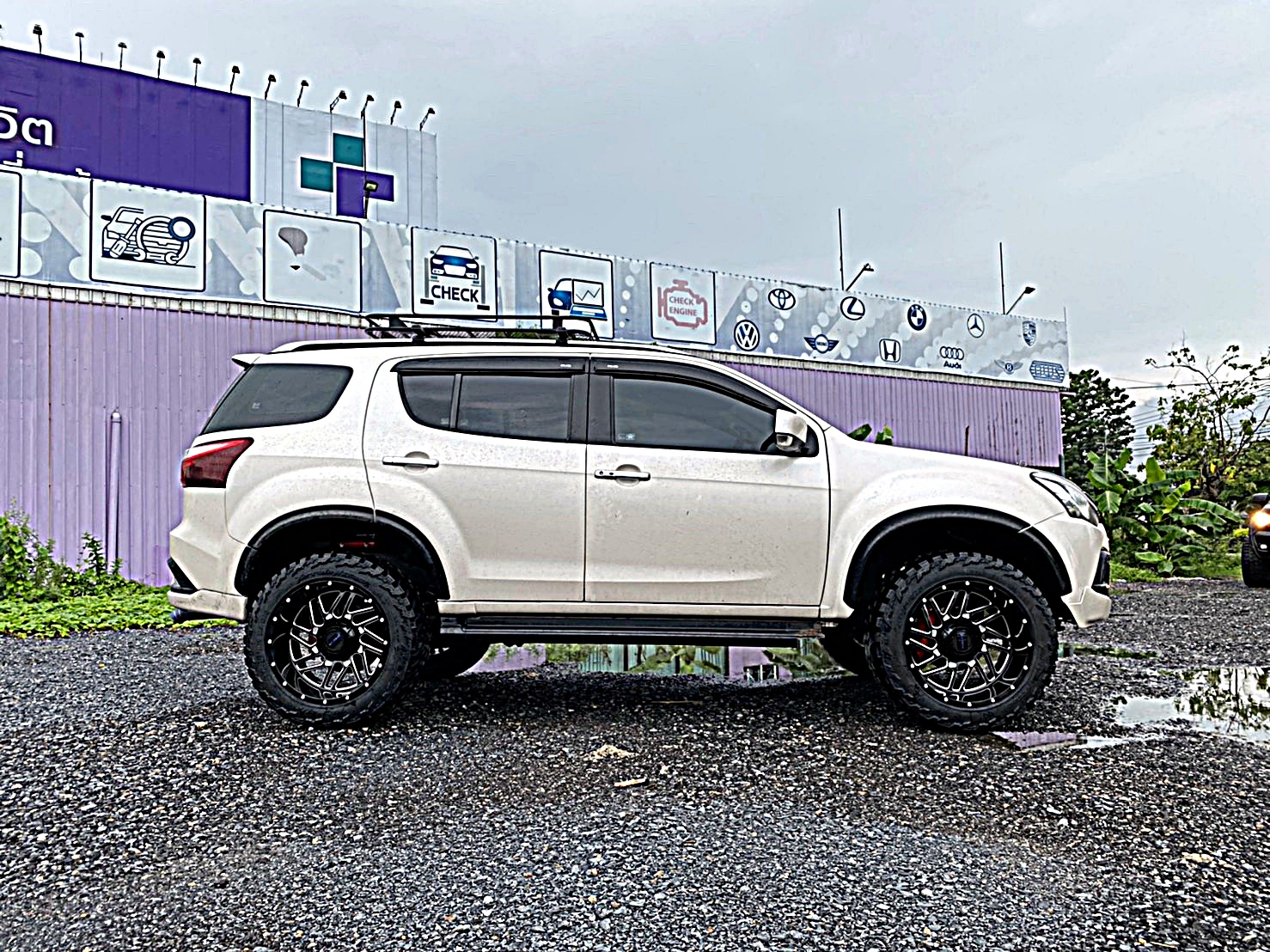 MU-X ทรงเมกา หล่อที่ STEP9