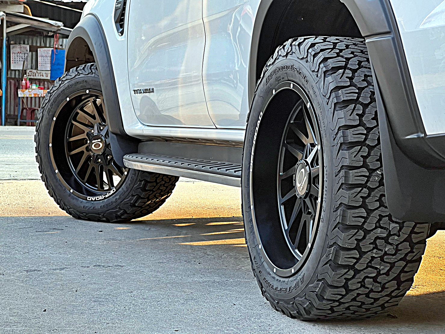 FORD EVEREST NEXTGEN แต่งวทรงเมกาที่ STEP9