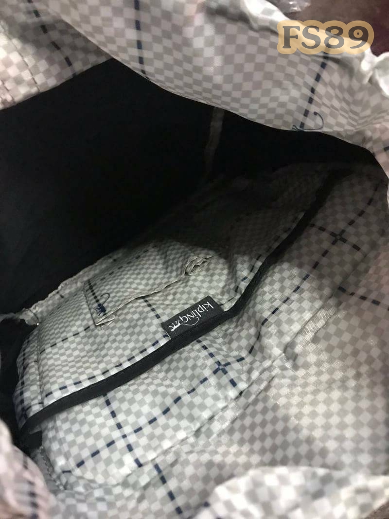 กระเป๋าเป้ขนาดกลาง