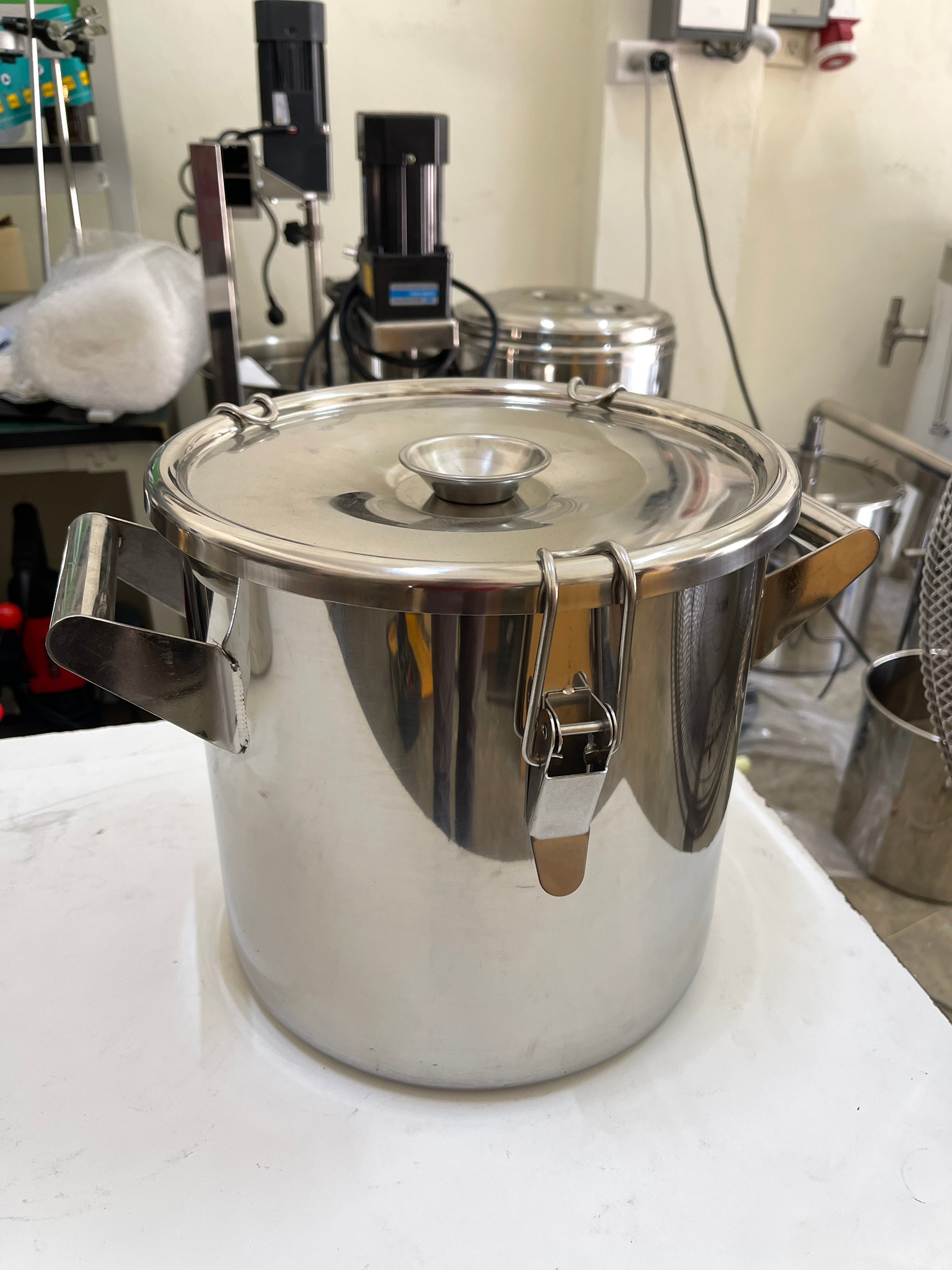 หม้อ-ถังสแตนเลสพร้อมฝาปิดมีหูหิ้ว (หม้อเกรด 304 +ฝาเกรด201)