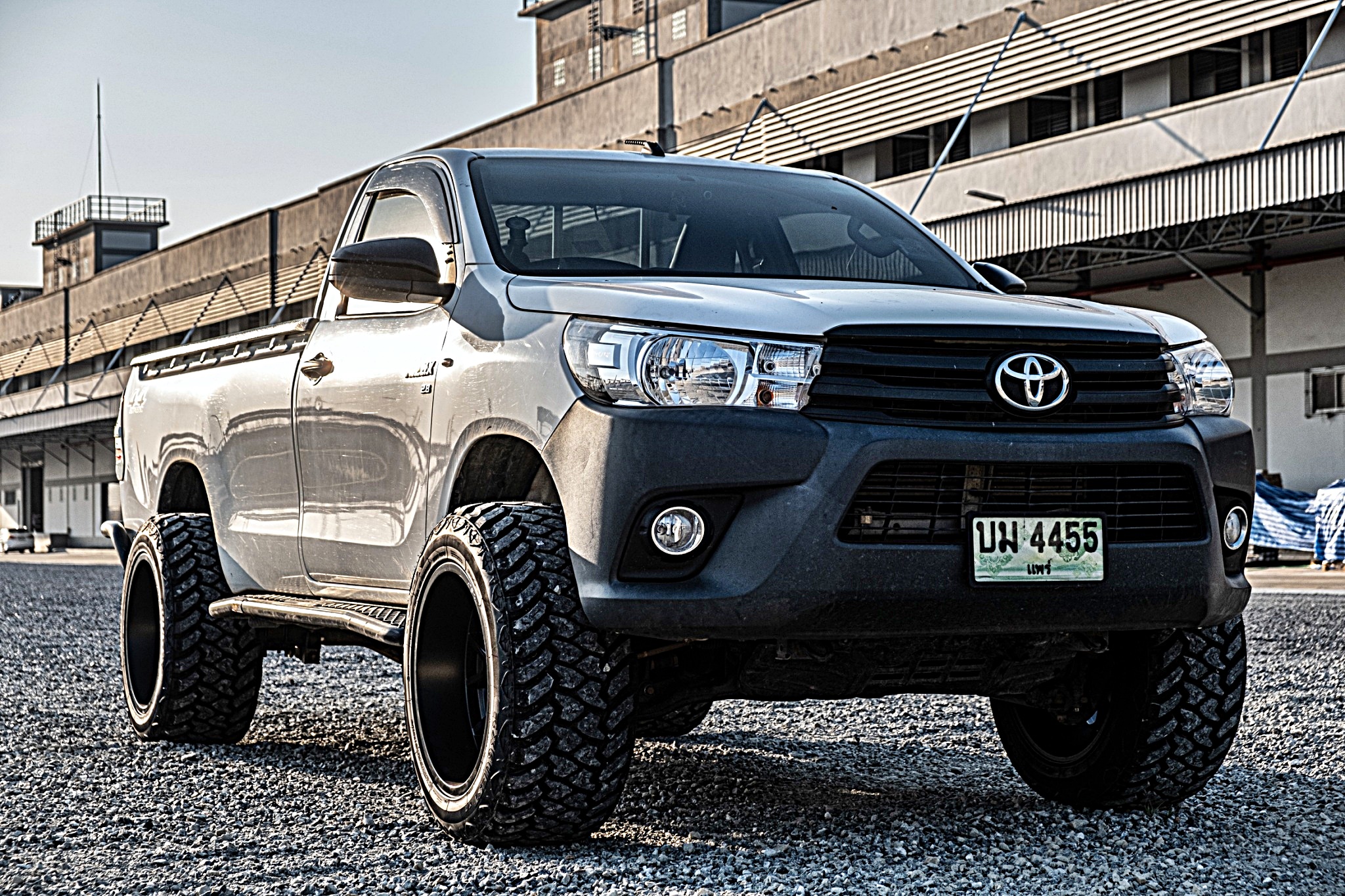 REVO หัวเดียว จองคิวจากแพร่ ทำทรงเมกาที่ STEP9