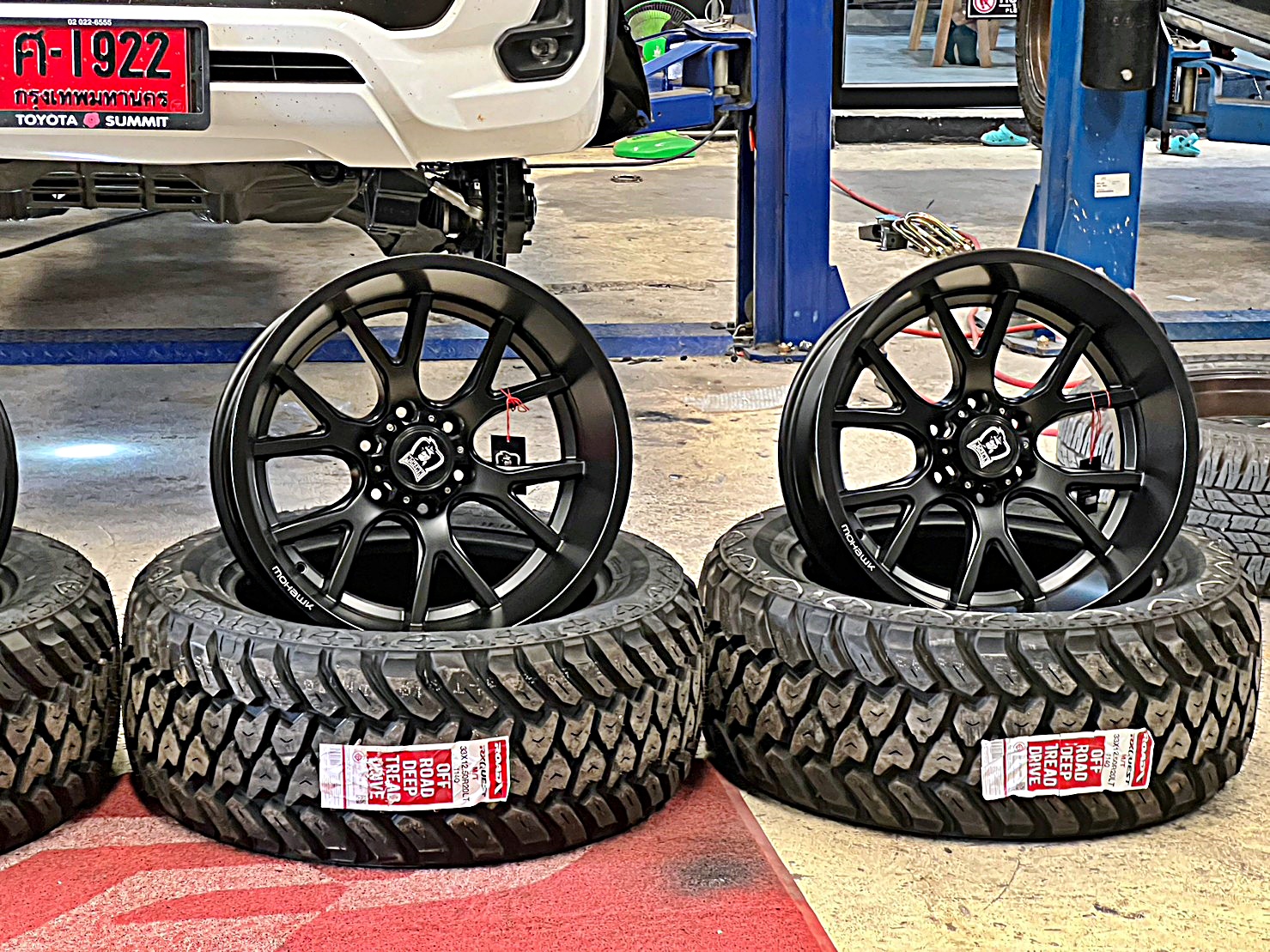 TOYOTA REVO แต่งทรงเมกาที่ STEP9