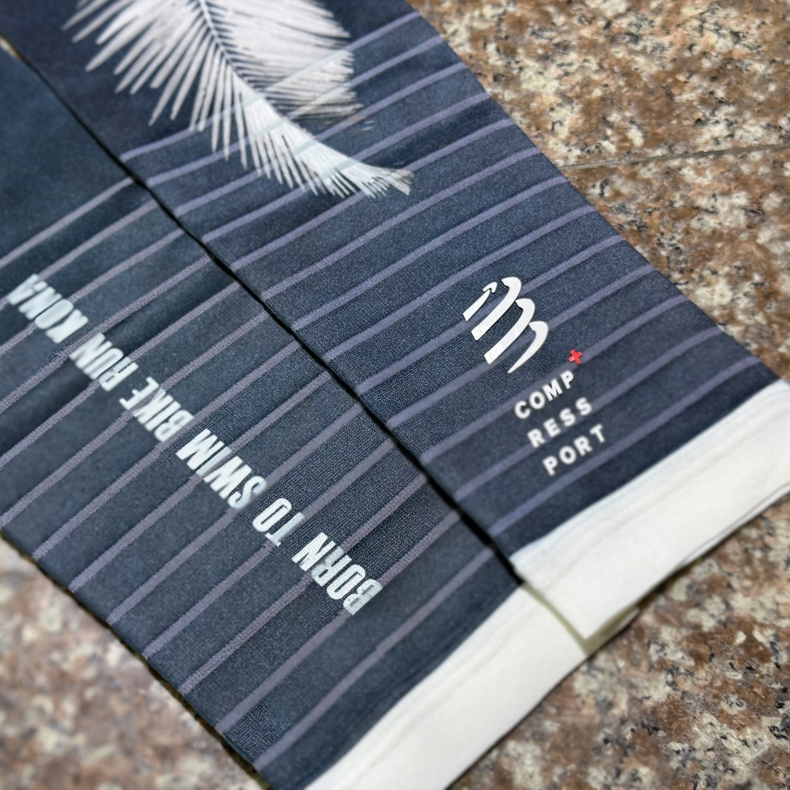 ซัพพอร์ตน่อง Compressport R2 Oxygen Calf Sleeve (T3,T4)