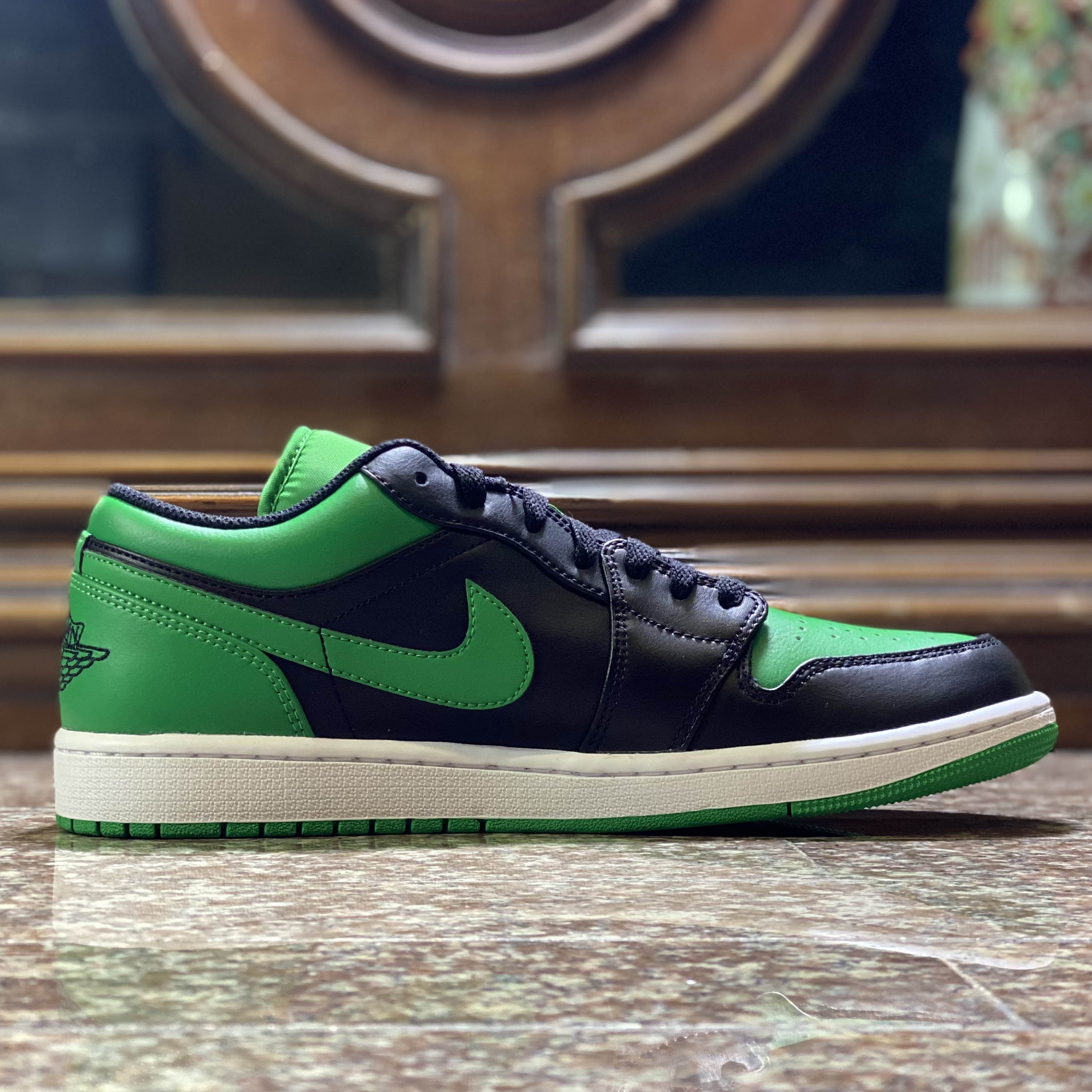 รองเท้า Nike Air Jordan 1 Low ‘Lucky Green’ (M10US)