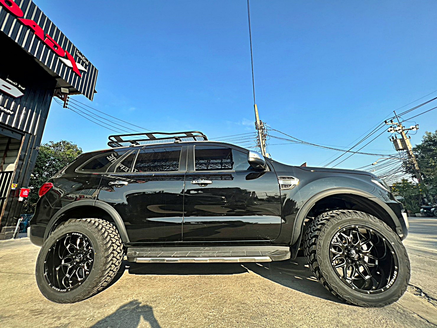 FORD EVEREST แต่งทรงเมกาที่ STEP9