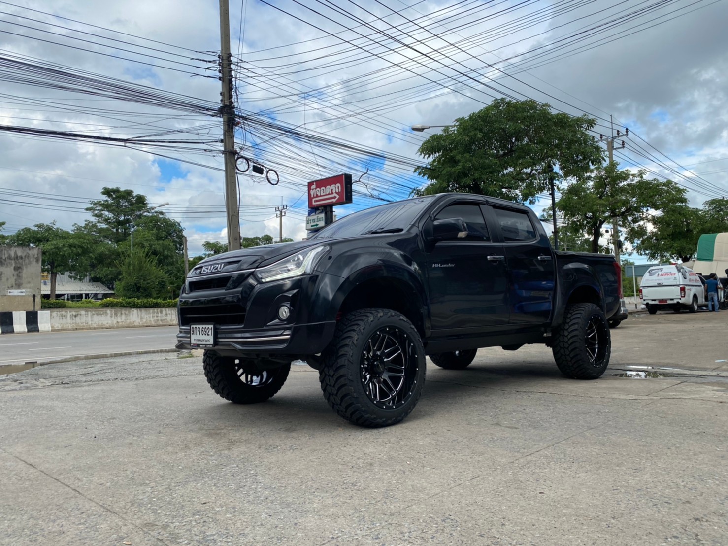 D-MAX จัดทรงเมกา ที่ STEP9 หล่อทุกลำ