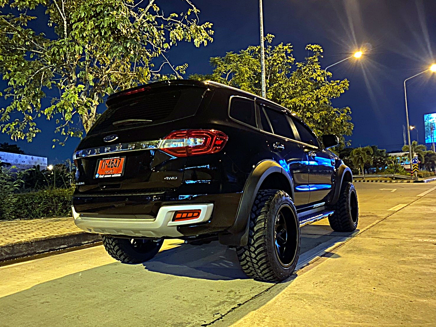 FORD EVEREST ทรงเมกา ล้อ HOSTILE H120 โคตรหล่อ