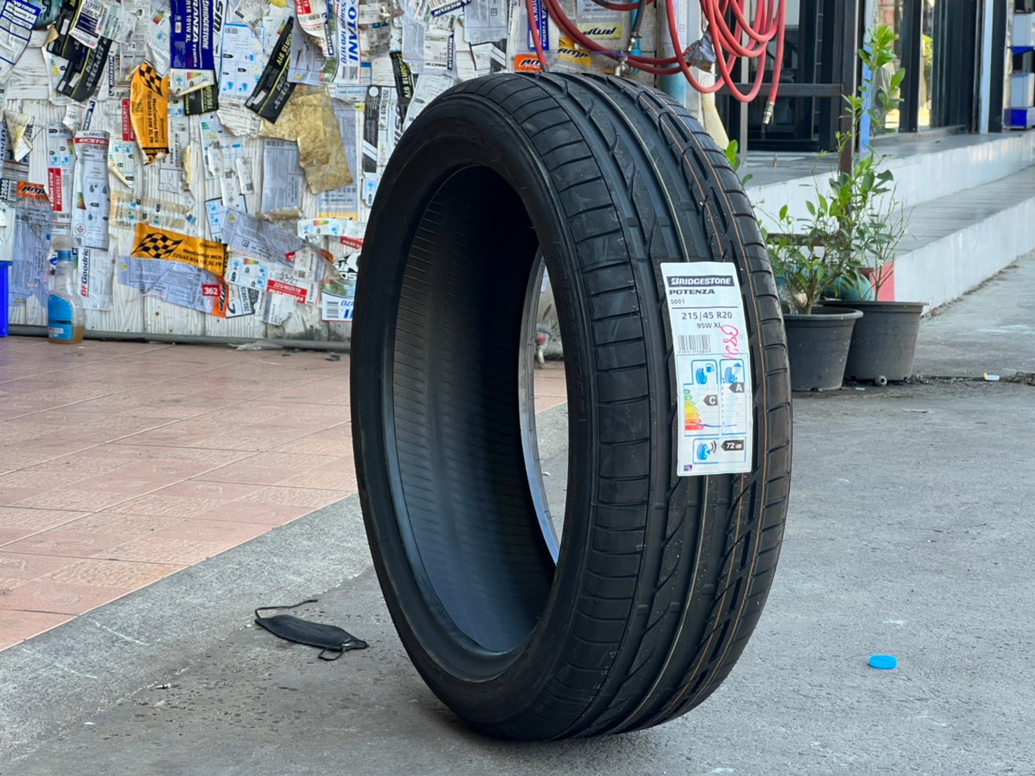 BRIDGESTONE S001 215/45-20 สำหรับ BMW I8