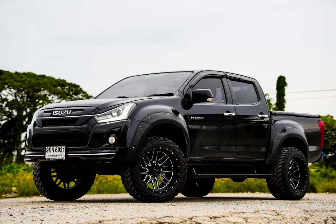 D-MAX ทรงเมกา อย่างหล่อ ที่ STEP9