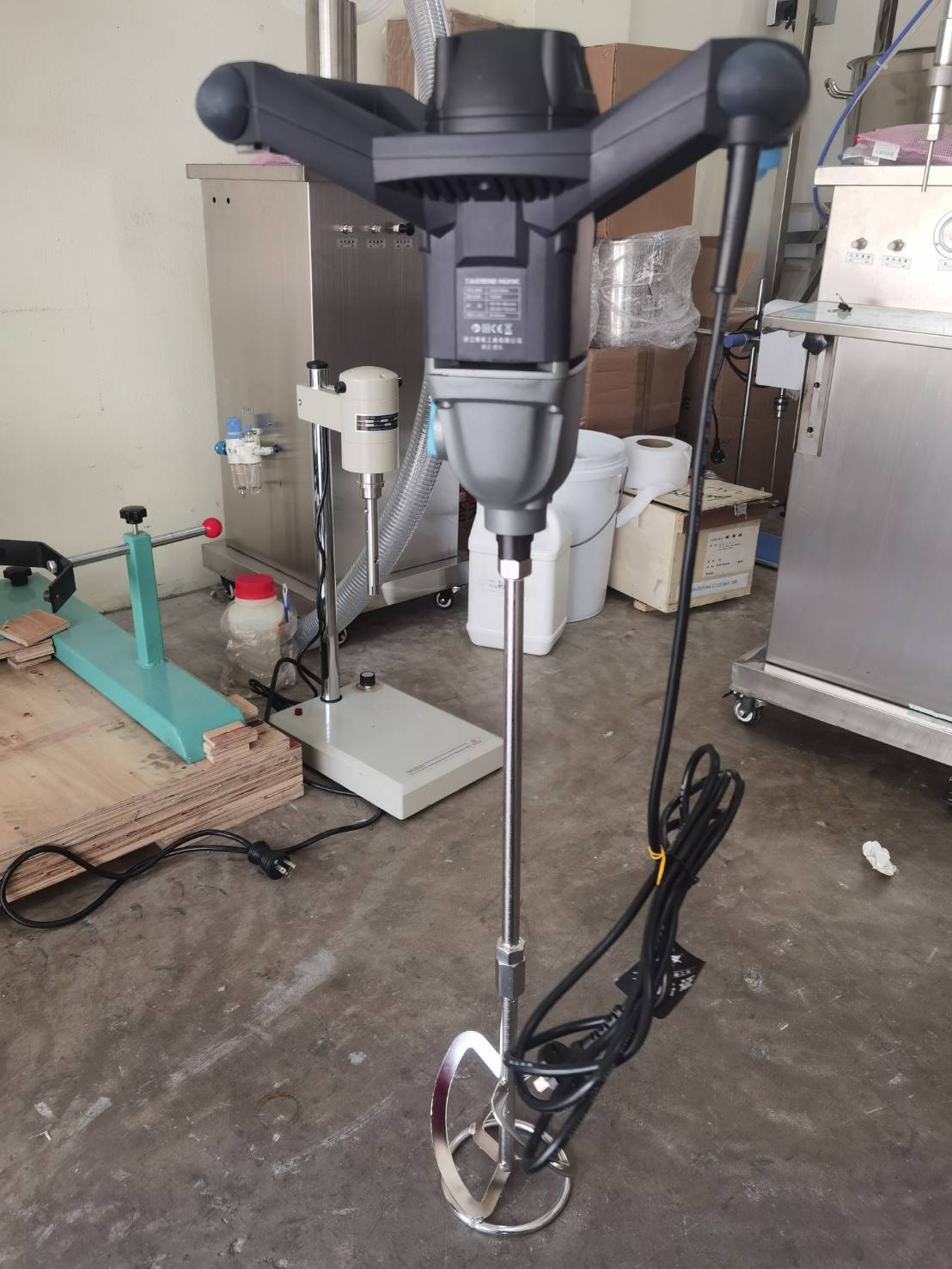 14529 เครื่องปั่นผสมของเหลว เครื่องผสมซีเมนต์ ผสมเคมี ผสมสี หัวปั่นเกรด 304 กันสนิม 1800w