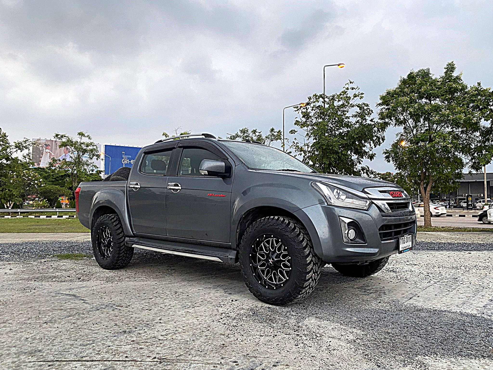 D-MAX ทรงเมกา ขอบ18