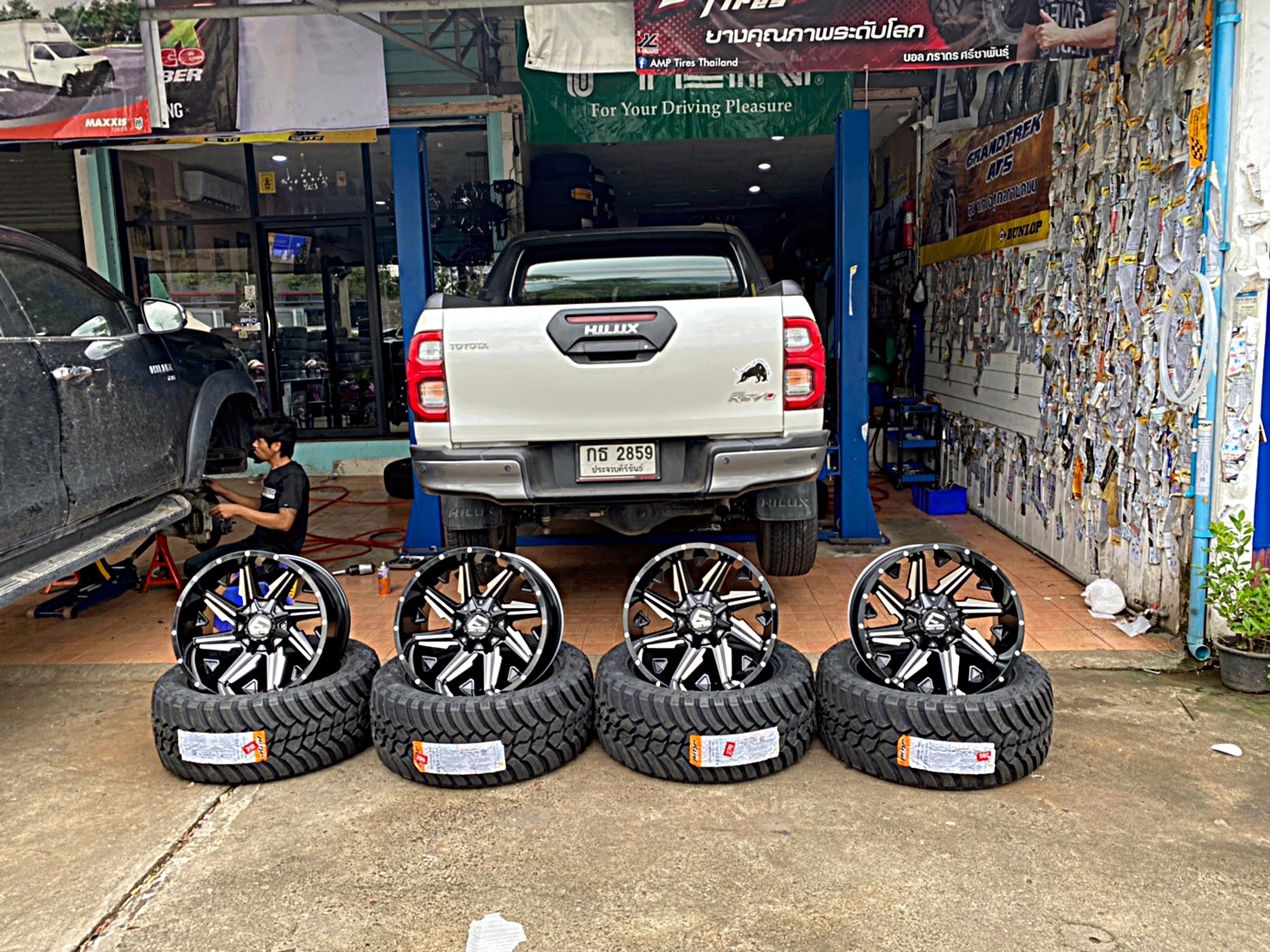 TOYOTA REVO ทรงเมกา