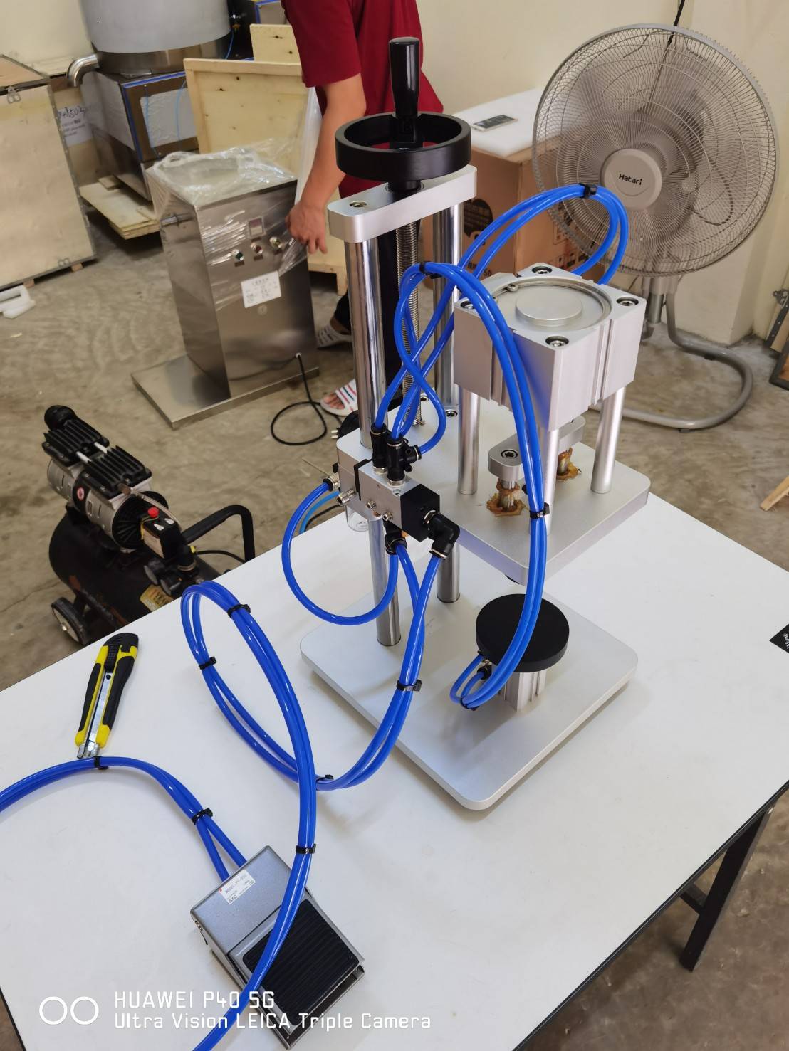 🌈15920 เครื่องหนีบปิดขอบฝาขวดน้ำหอม กึ่งอัตโนมัติ สะดวกไม่ต้องออกแรง รุ่น CYT-01