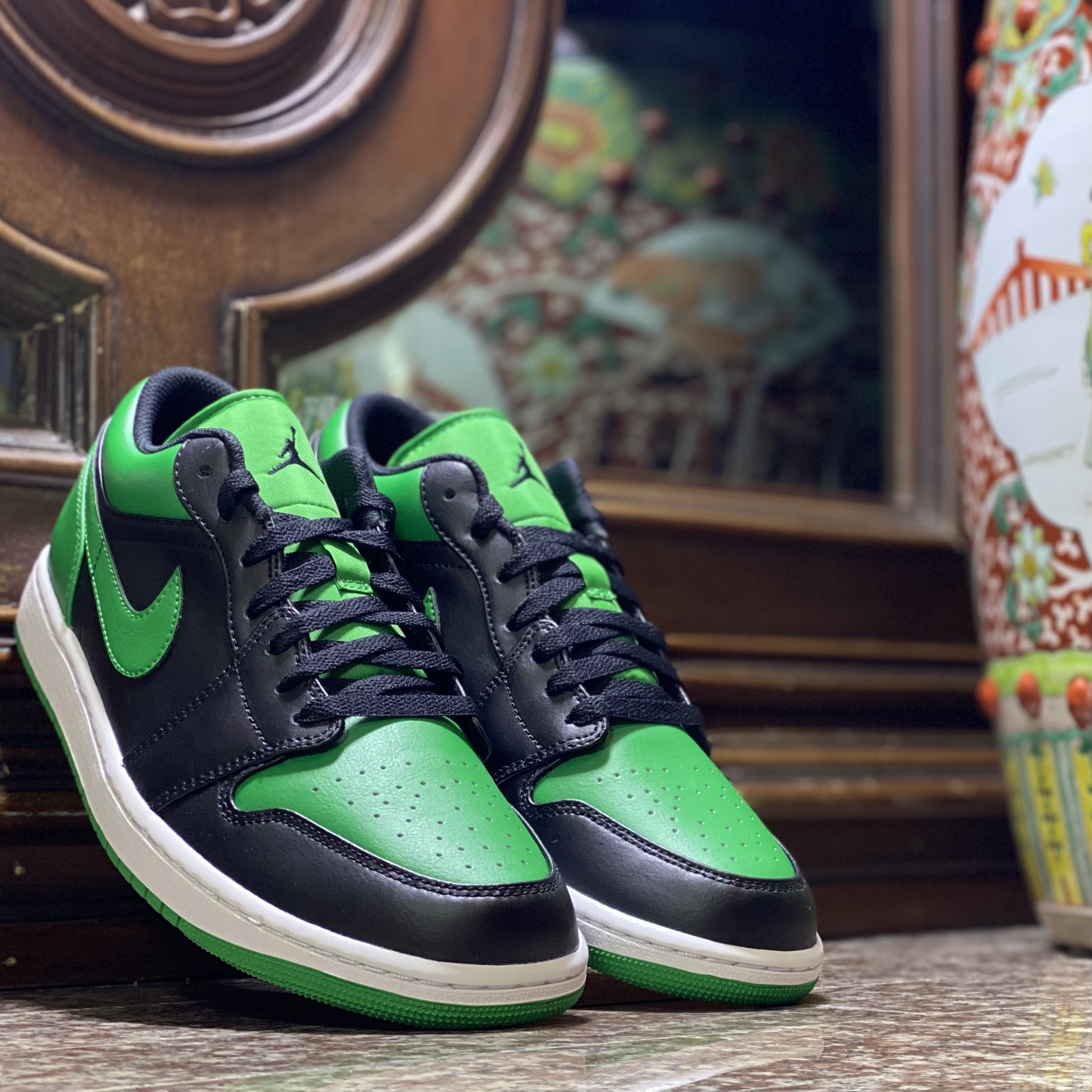 รองเท้า Nike Air Jordan 1 Low ‘Lucky Green’ (M10US)