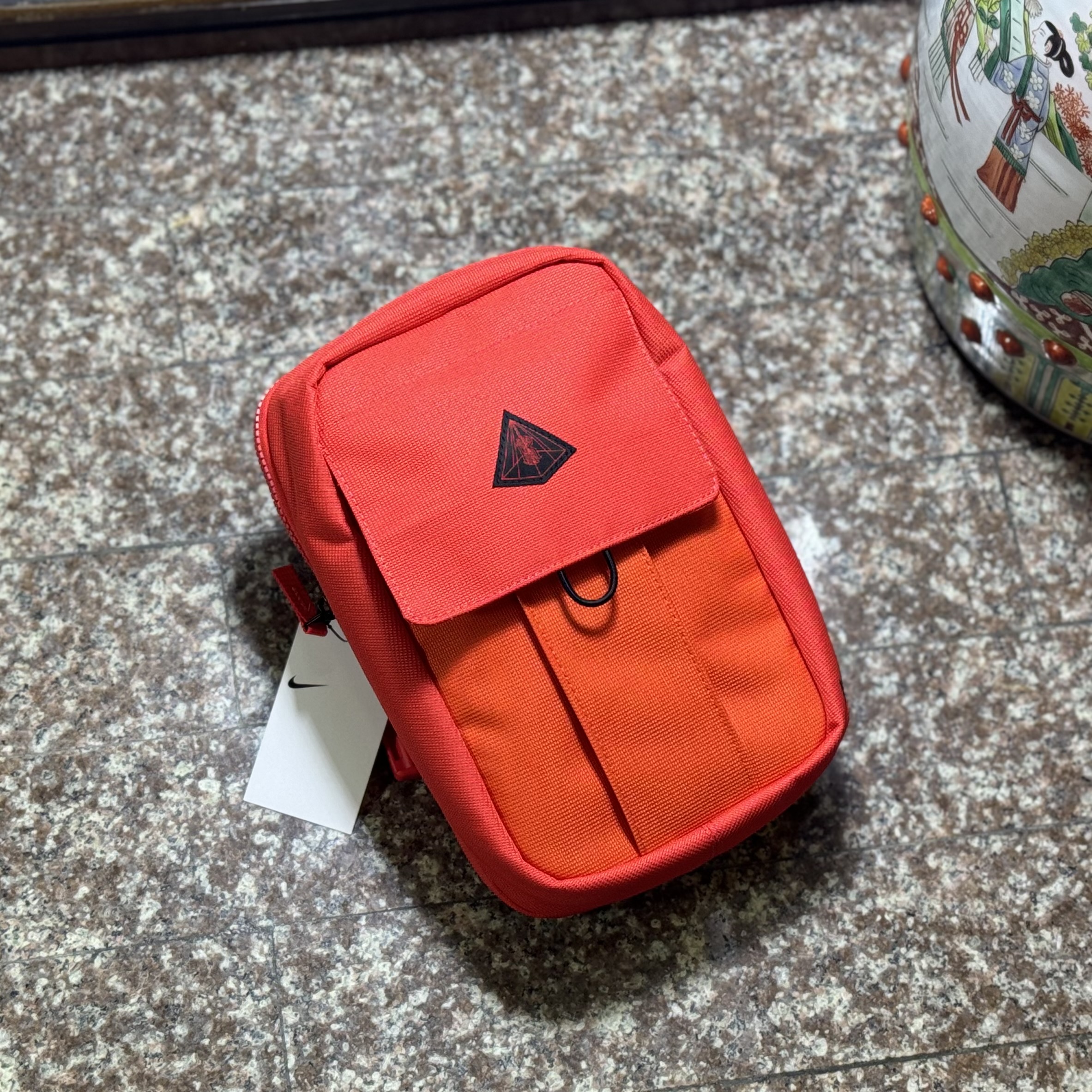 กระเป๋า Nike Kyrie Irving Crossbody Bag ‘Chili’s Red’