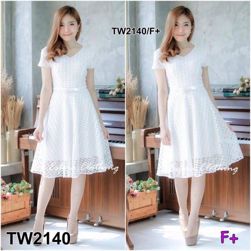 เดรสขาวแขนสั้นลายตาราง