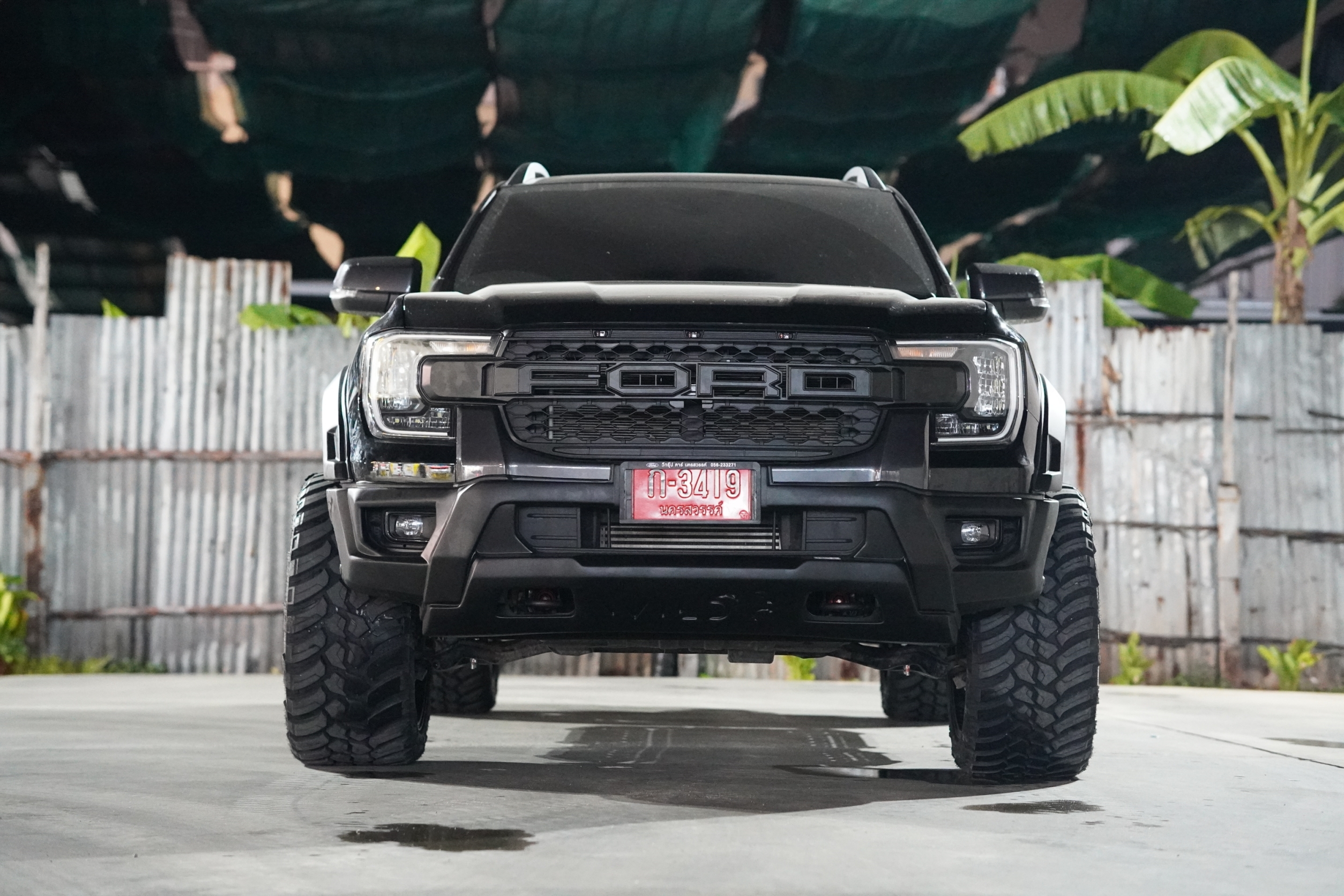 FORD RANGER STORMTRAK จองคิวมาจาก นครสวรรค์ แต่งครบ ทรงเมกา