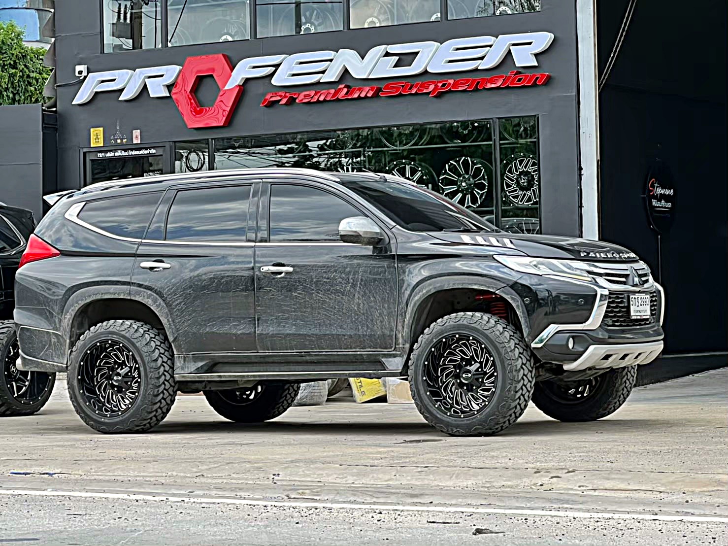 PAJERO_ทรงเมกา ที่ STEP9