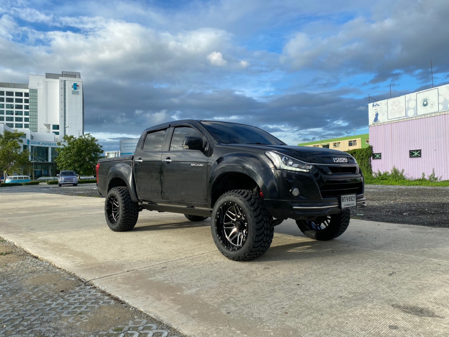 D-MAX จัดทรงเมกา ที่ STEP9 หล่อทุกลำ