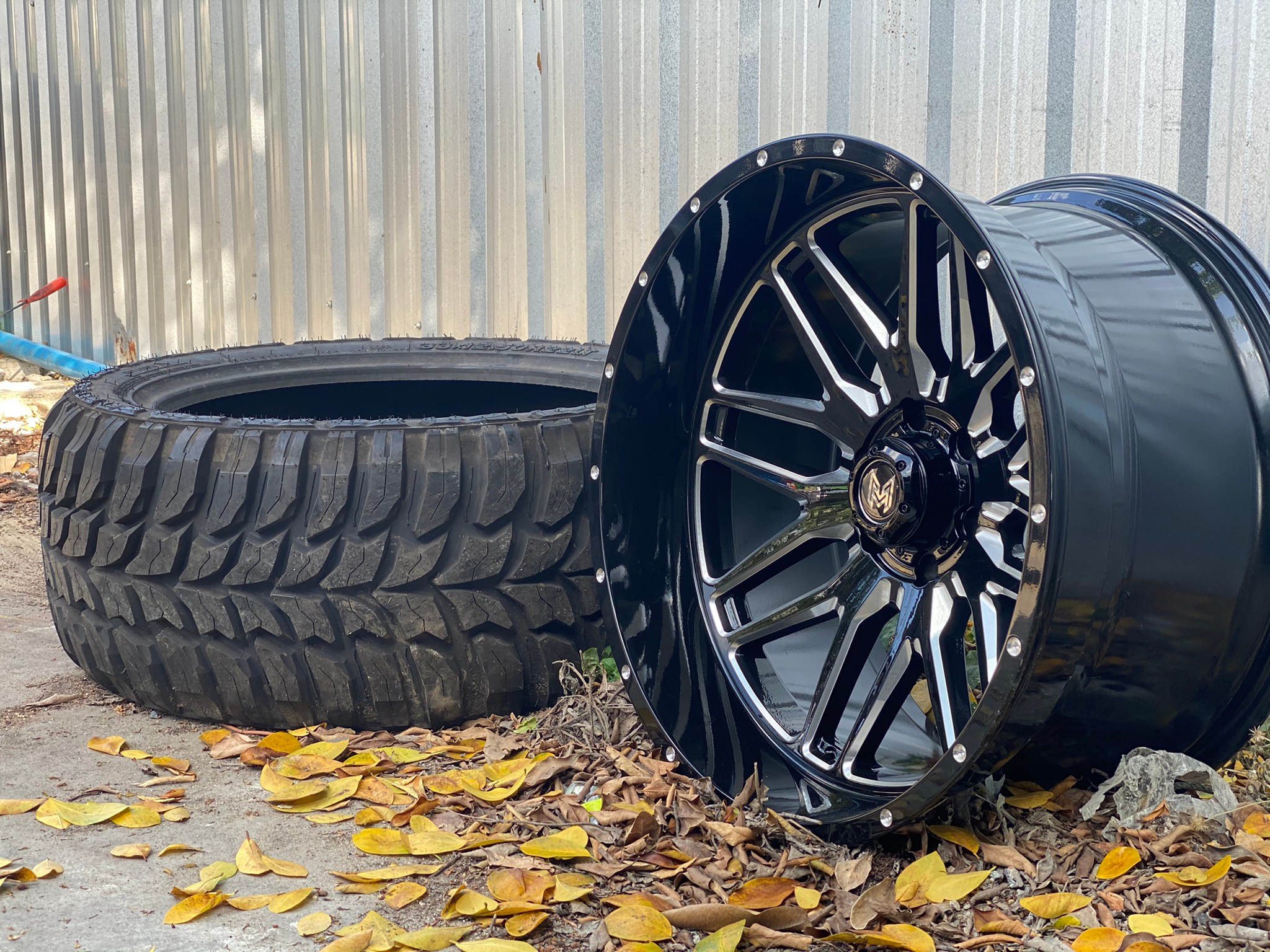 MAGNETIC 22x12 ET-44 CROSSWIND MT 33/12.5R22
