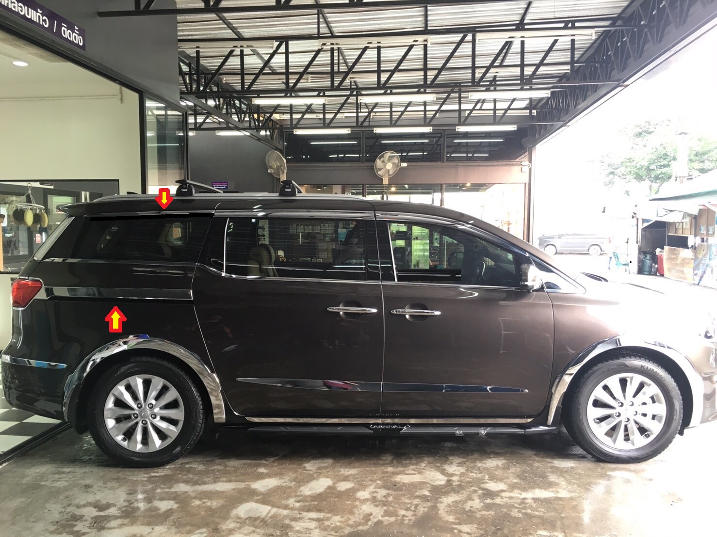 Roller Cover Sliding Door Accent For Grand Carnival 2015 4pcs (โครเมี่ยมแต่งที่เลื่อนประตูแบบใหม่มี 4 ชิ้น)