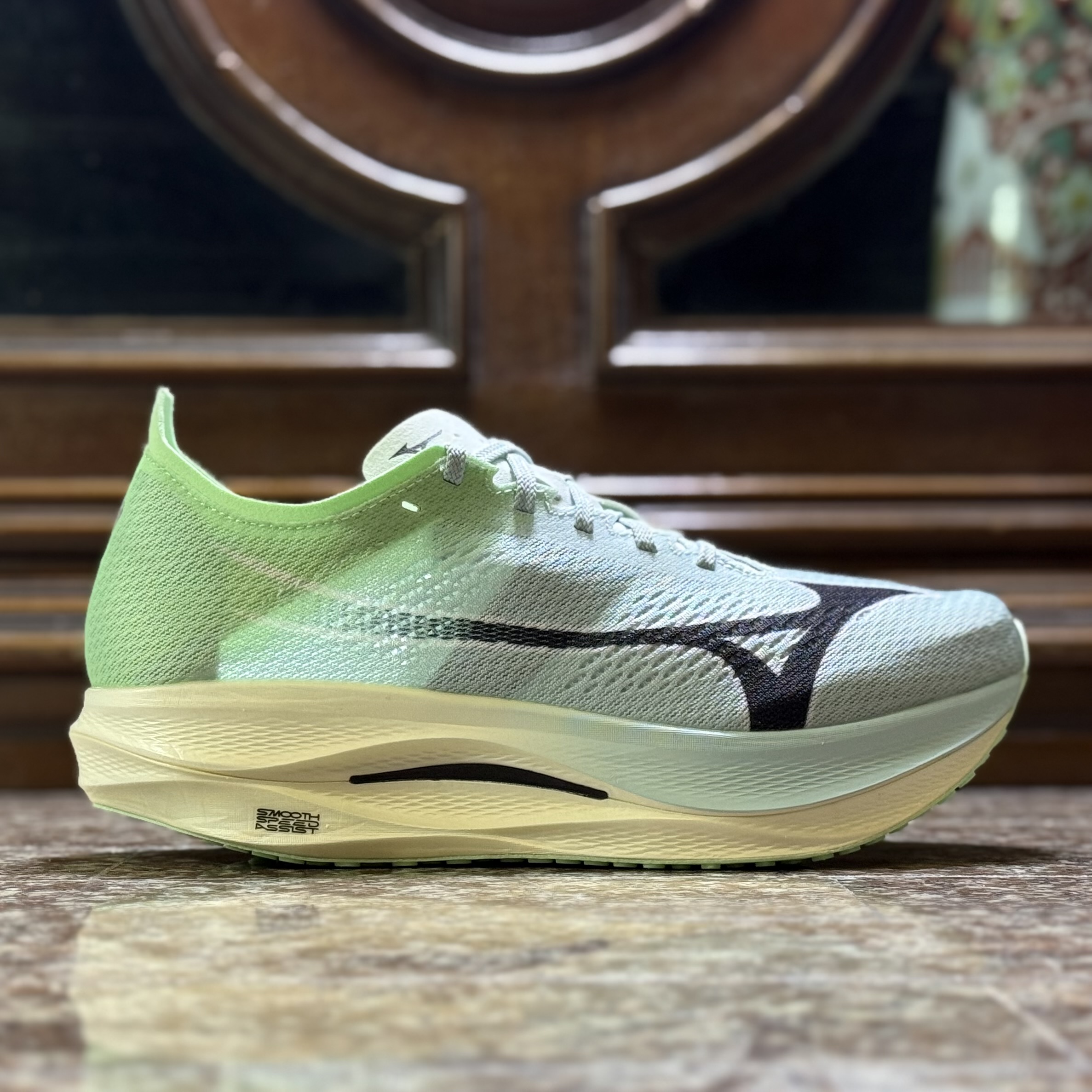 รองเท้าวิ่ง Mizuno Wave Rebellion Pro Low (M7.5/9US)
