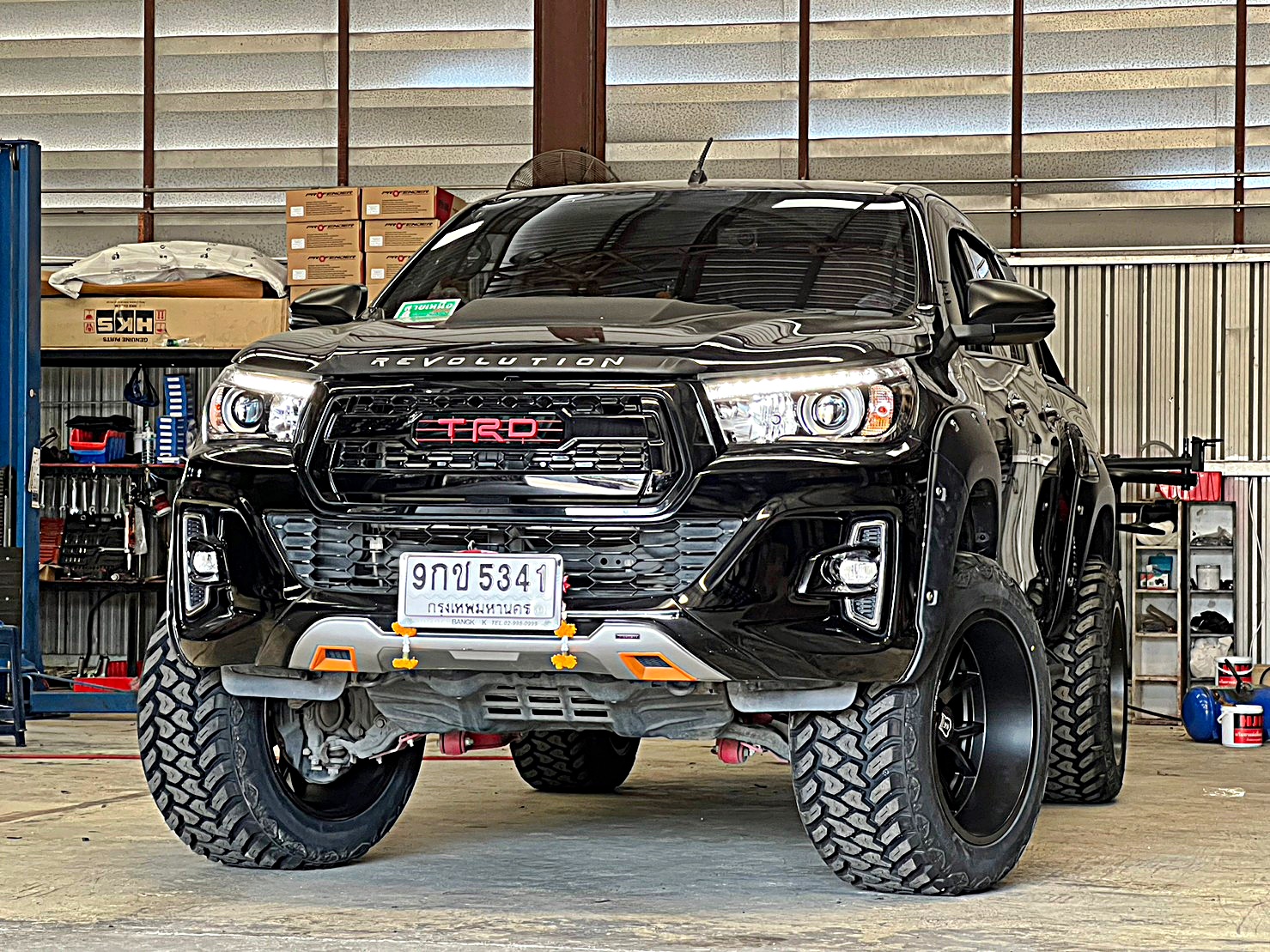 TOYOTA REVO แต่งทรงเมกาที่ STEP9