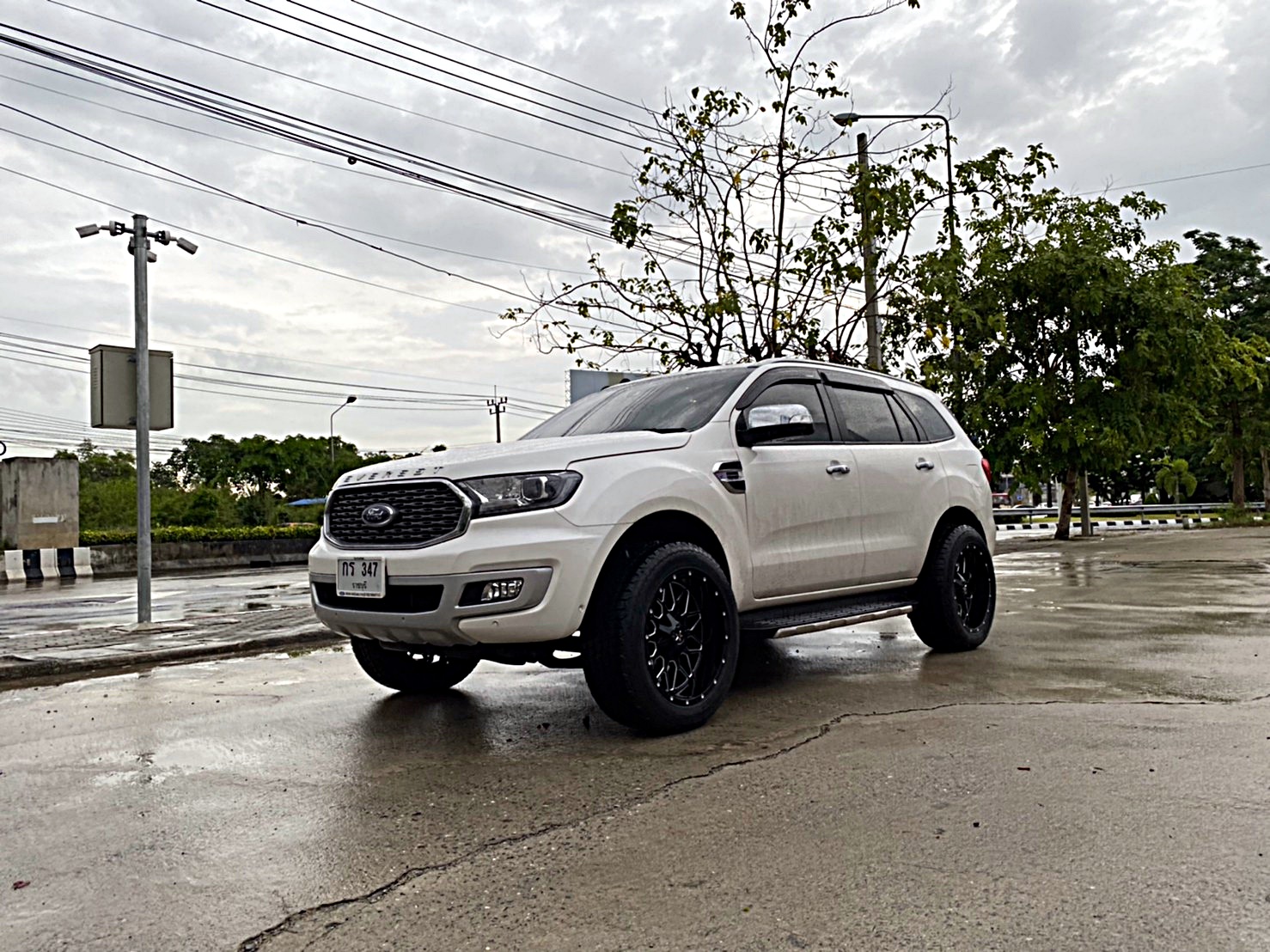 FORD EVEREST แบบไม่ยก
