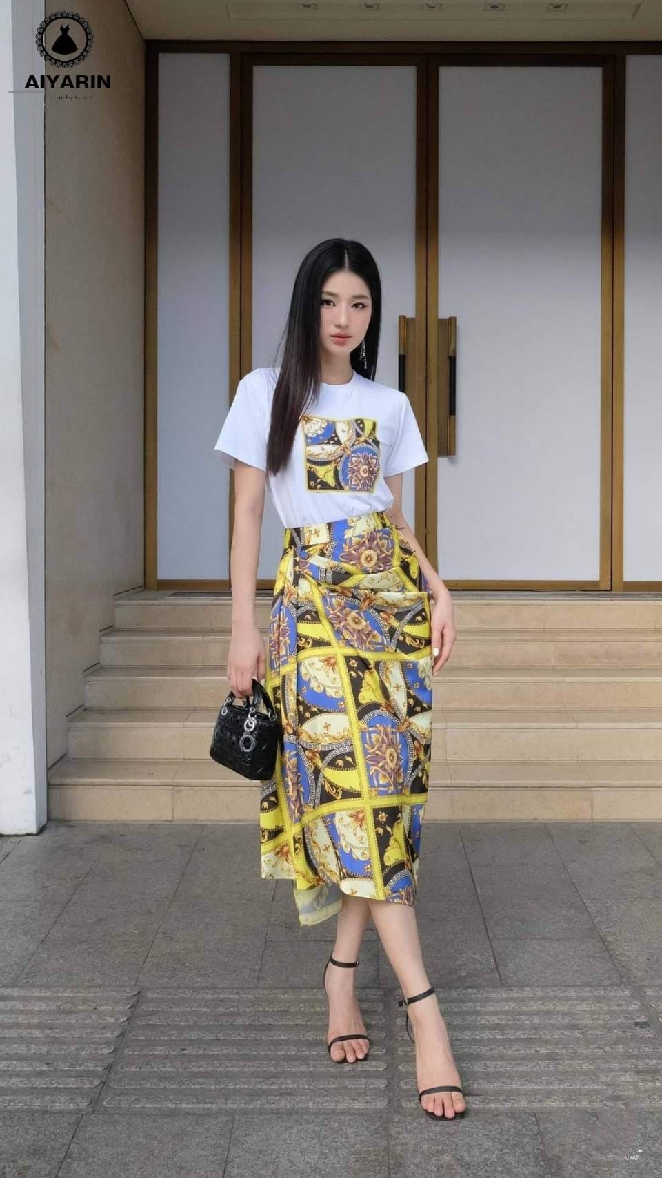 ชุดเซท 2 ชิ้น เสื้อยืดพิมลายผ้ายืดๆเนื้อผ้าดีมาก มาพร้อมกับกระโปรงยาวพิมลายทรงเก๋เข้ากับเสื้อ สามารถใส่เเมทได้กับหลายชุดใส่แล้วสวยดูแพงมากค่าสามารถจะใส่เเมทกับชุดอื่นๆได้คะ