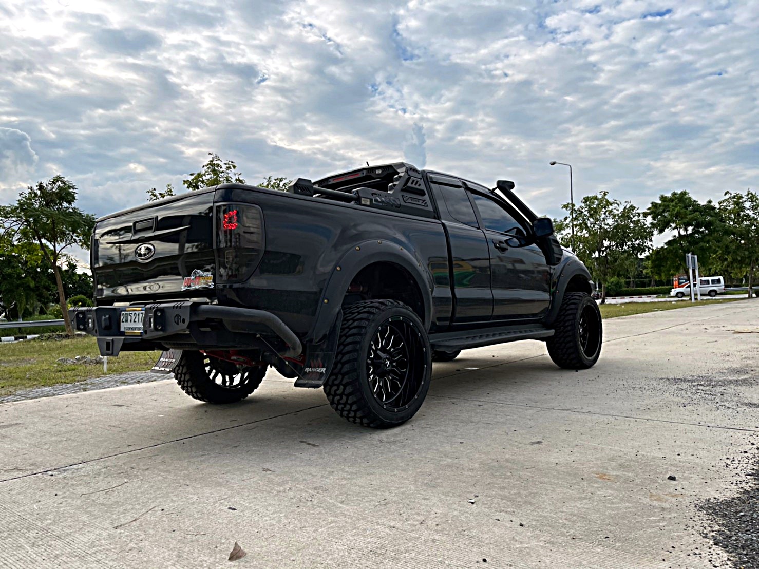 FORD RANGER จัดทรงเมกา ขอบ22 ที่ STEP9