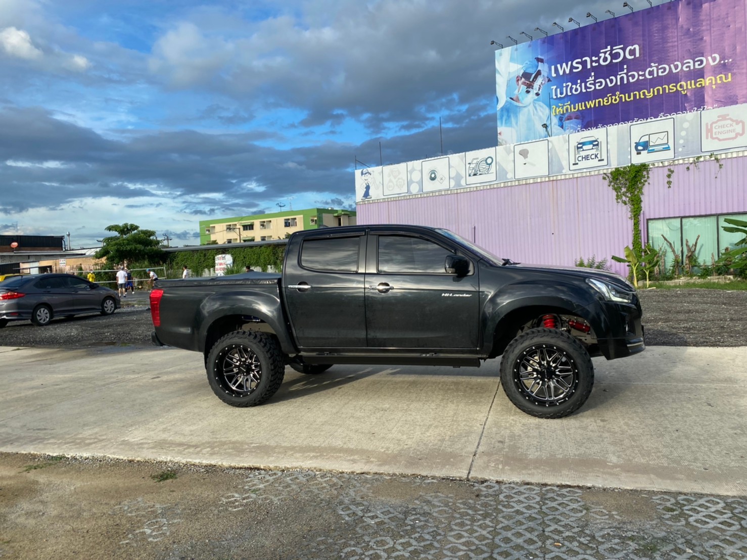 D-MAX จัดทรงเมกา ที่ STEP9 หล่อทุกลำ